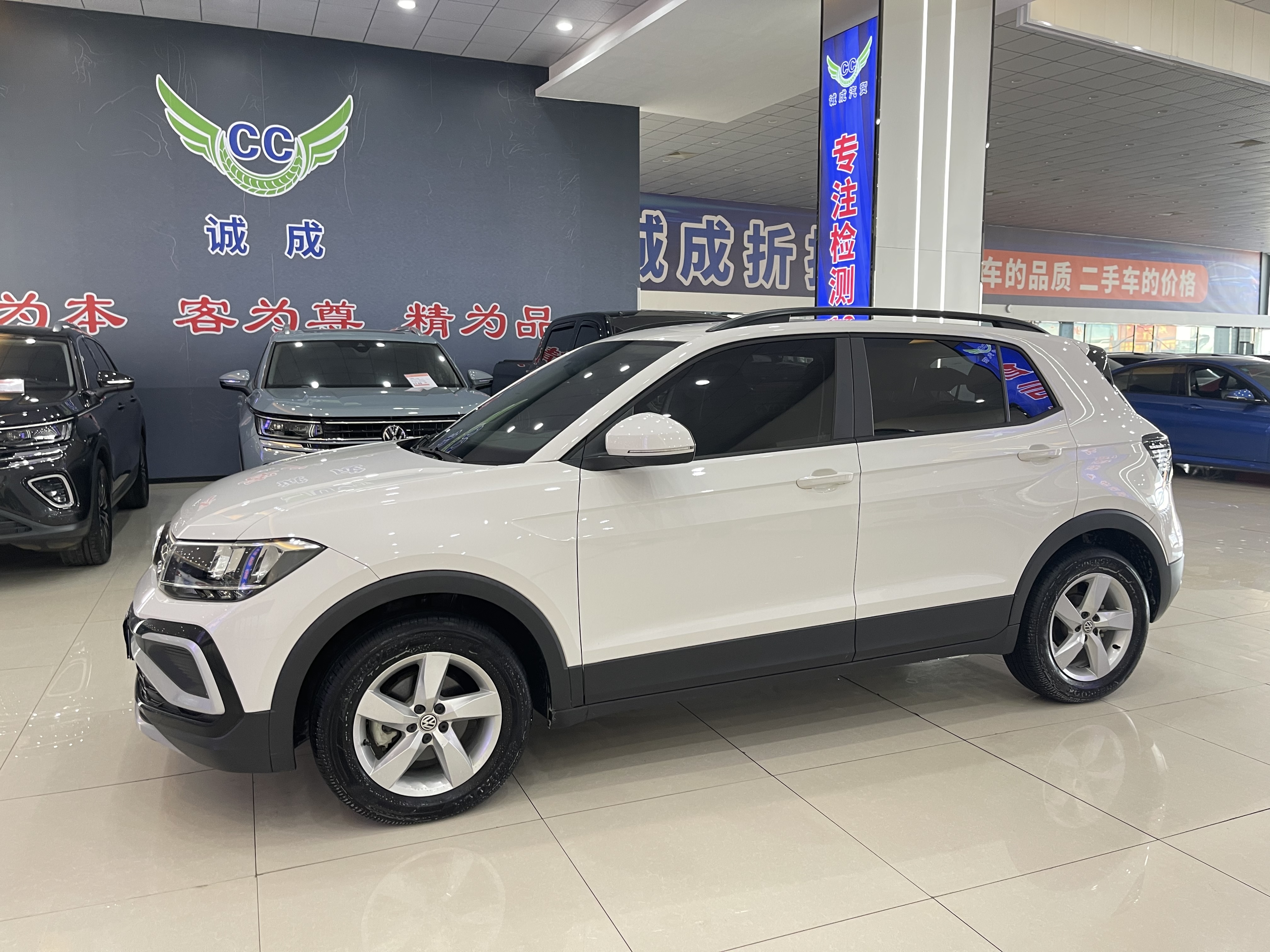 Volkswagen T-Cross 2021 immagine di auto 