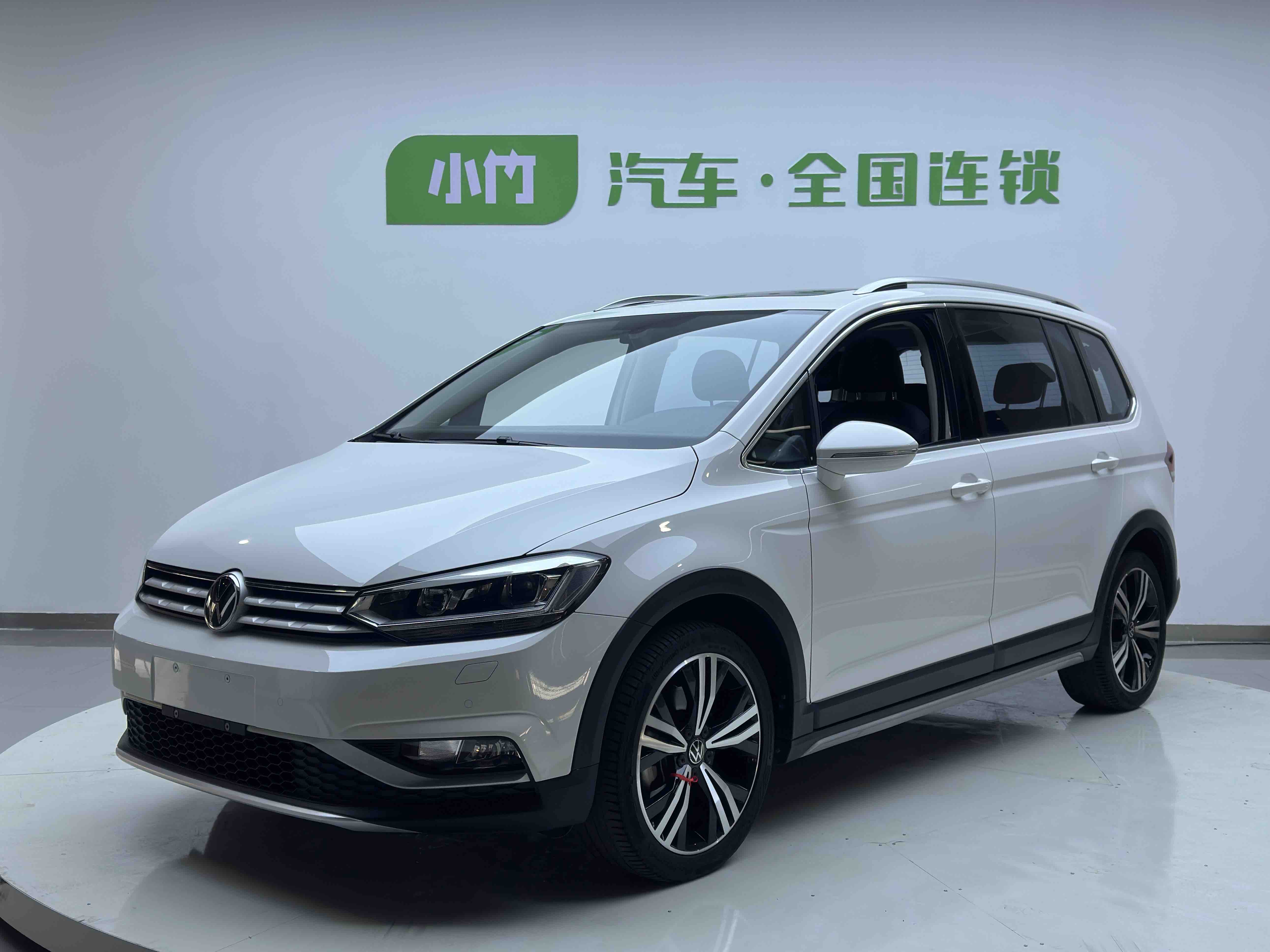 Volkswagen Touran 2022 car image 