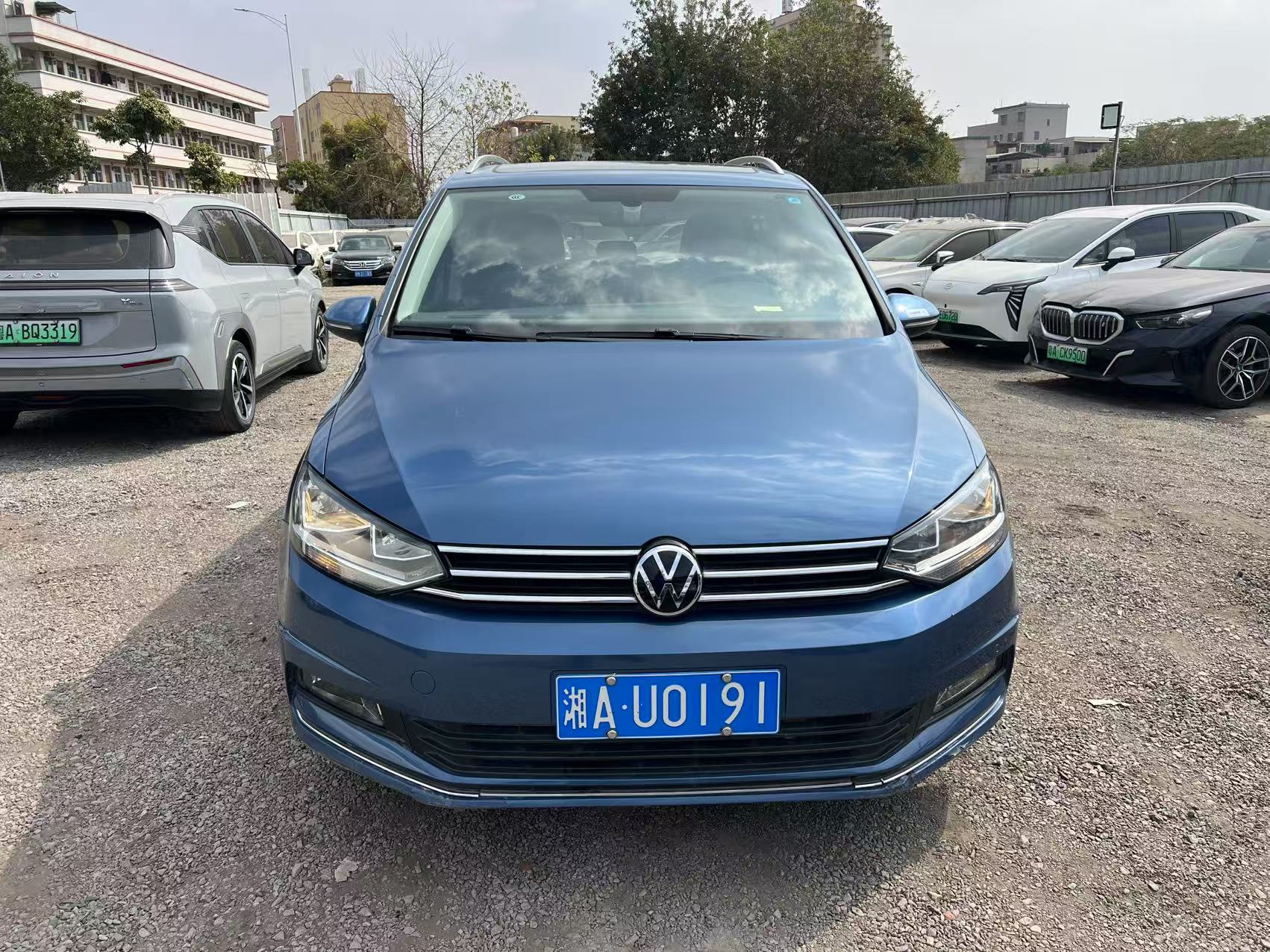 Volkswagen Touran 2022 immagine di auto 