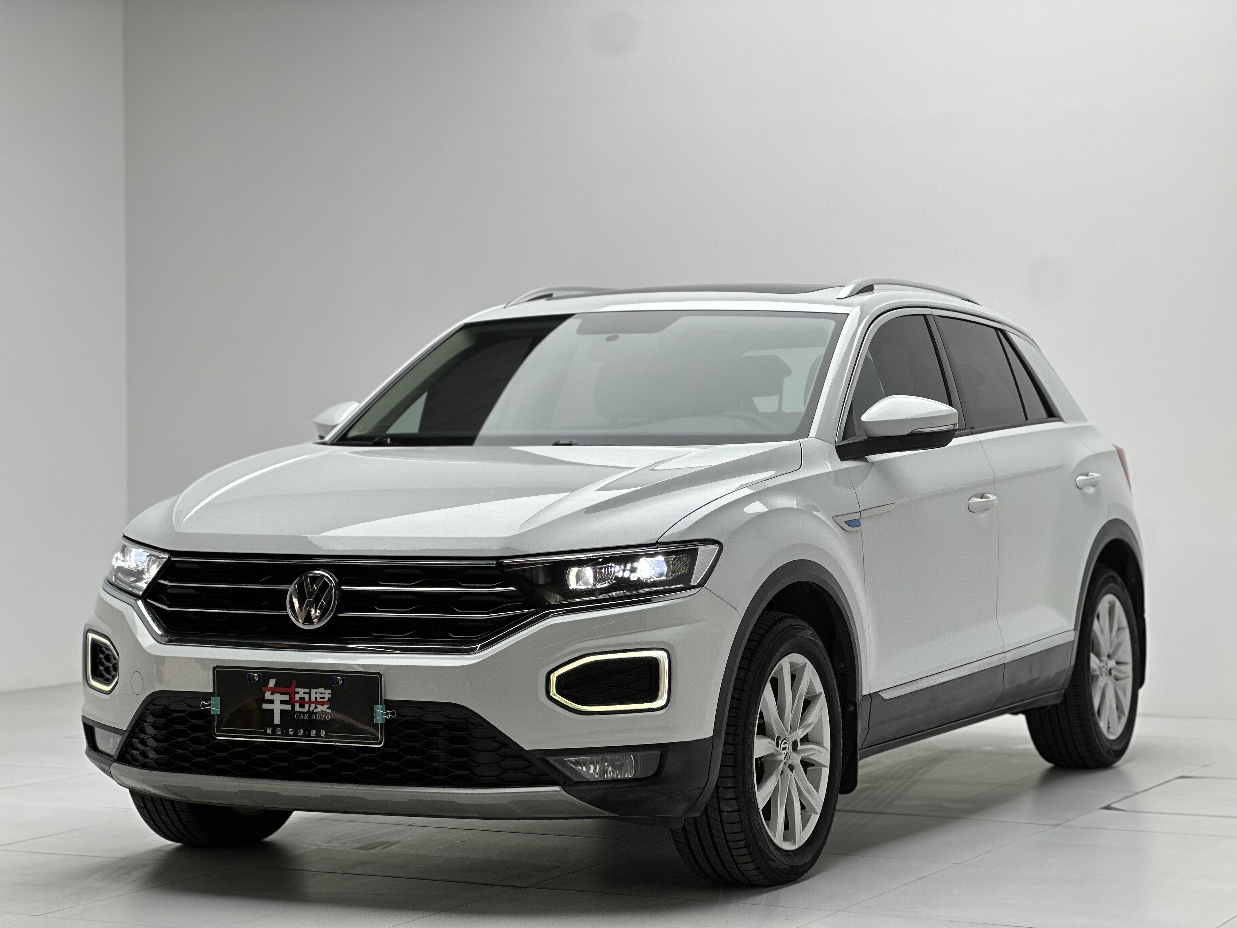 Volkswagen T-Roc 2020 Volkswagen T-Roc 2020 car image