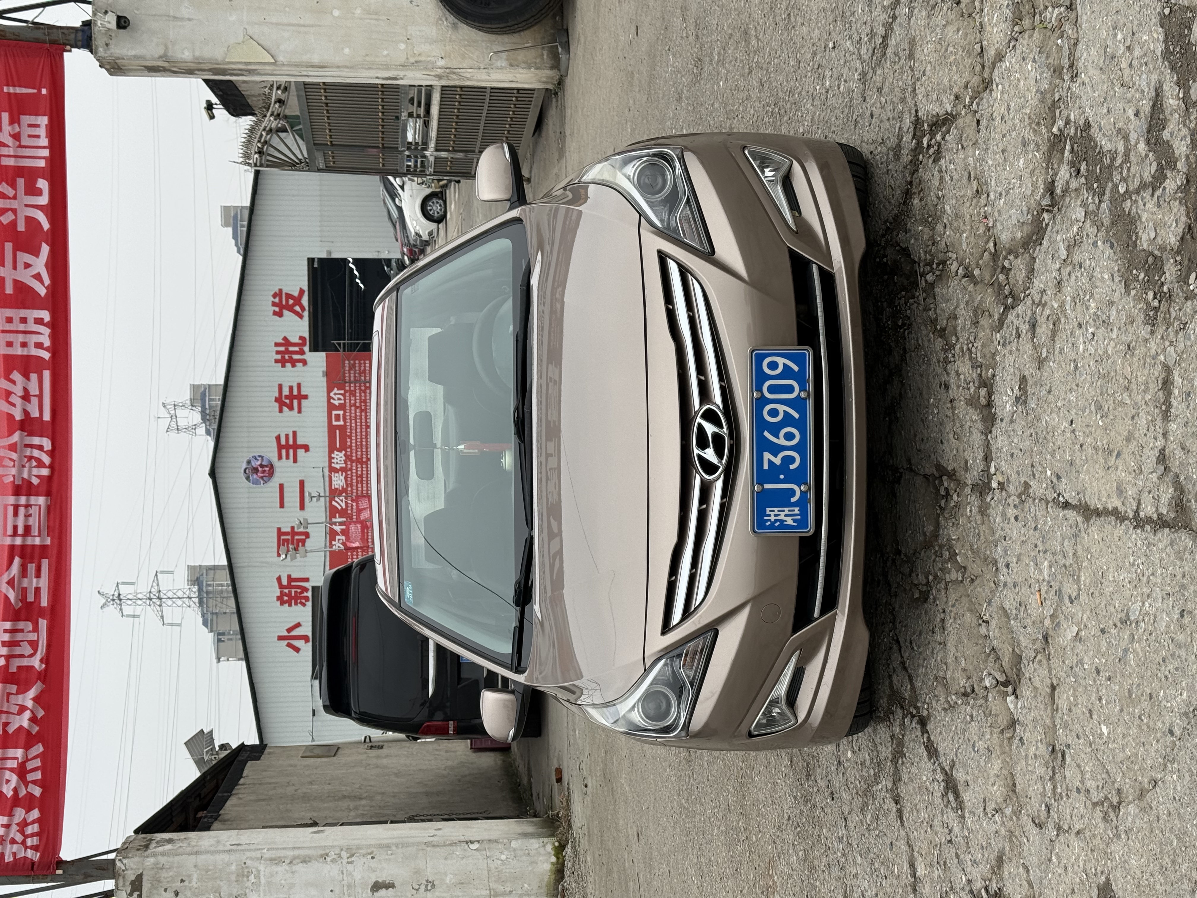 Hyundai Reina 2015 car image 