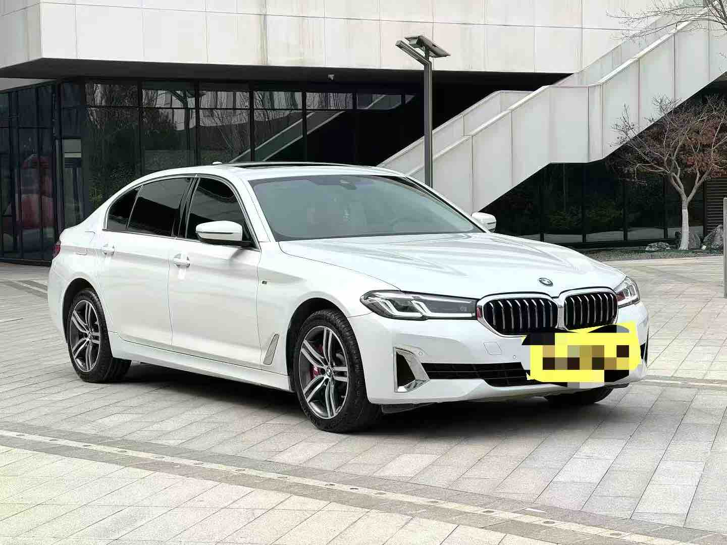 BMW 5 Series 2021 汽车图片 