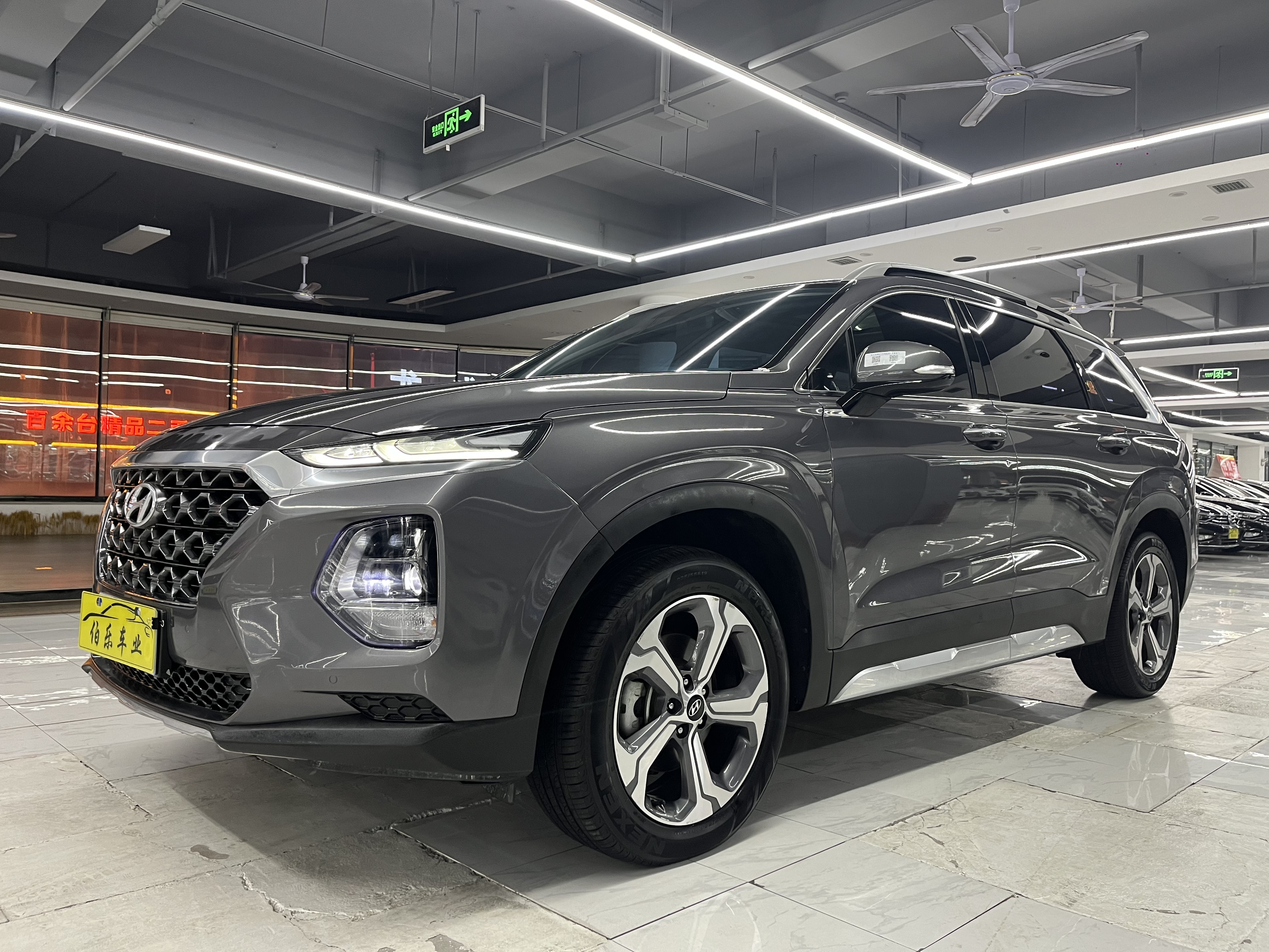 Hyundai Santa Fe 2021 car image 