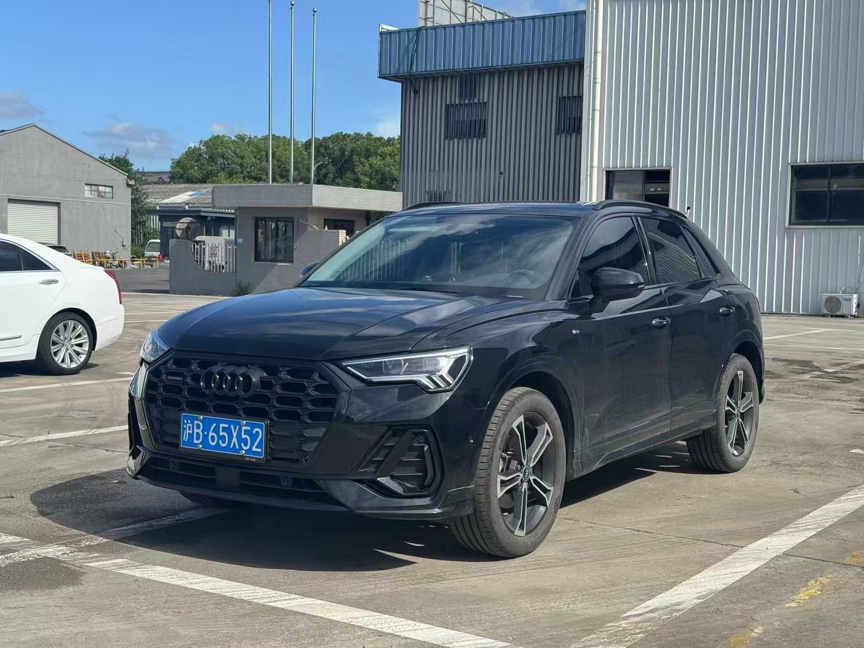 Audi Q3 2021 car image 