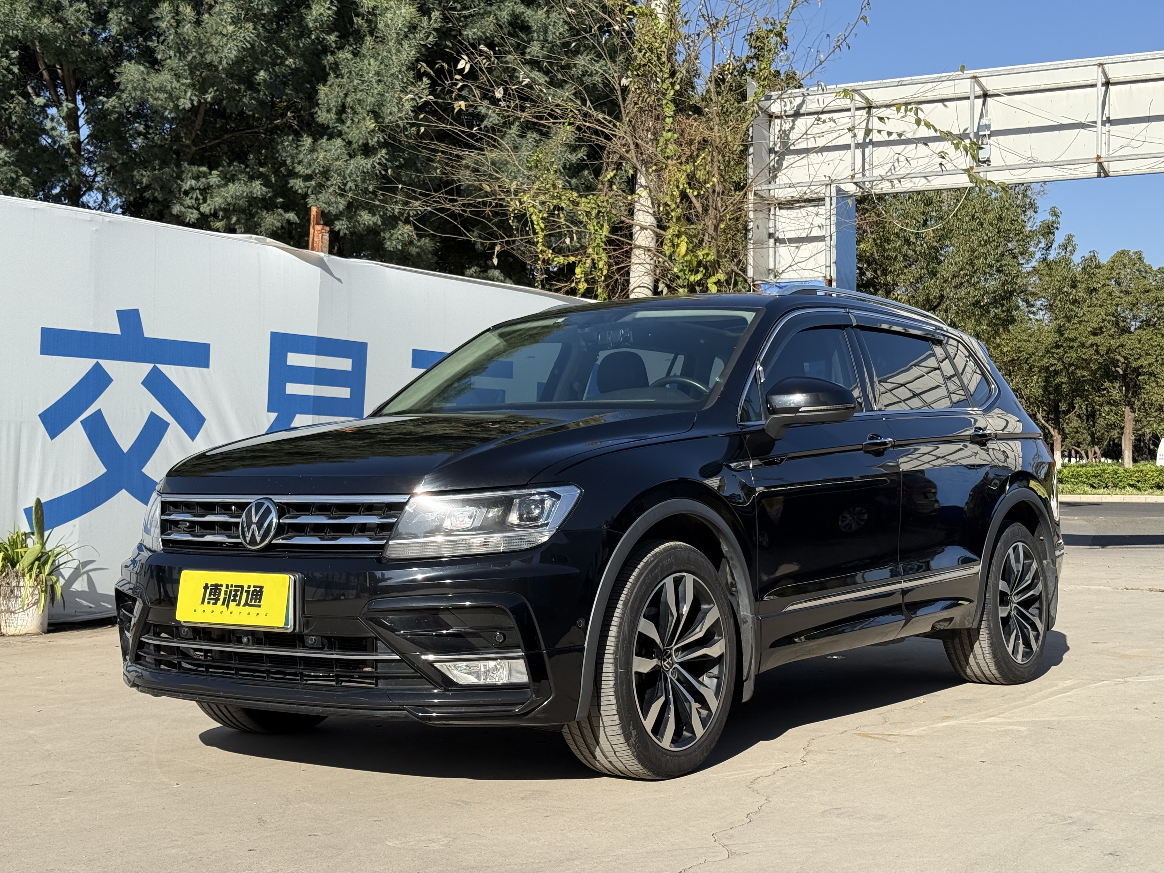 Volkswagen Tiguan L 2020 car image 