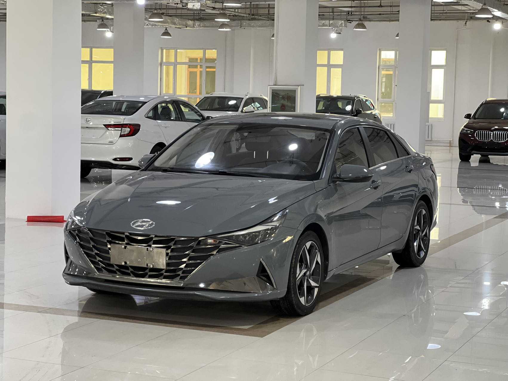 Hyundai Elantra 2021 صورة سيارة 