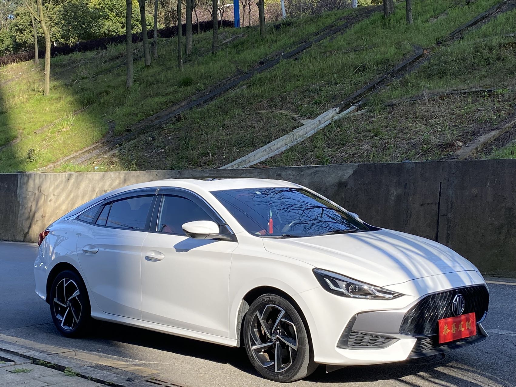 5 2021 5 2021 car image