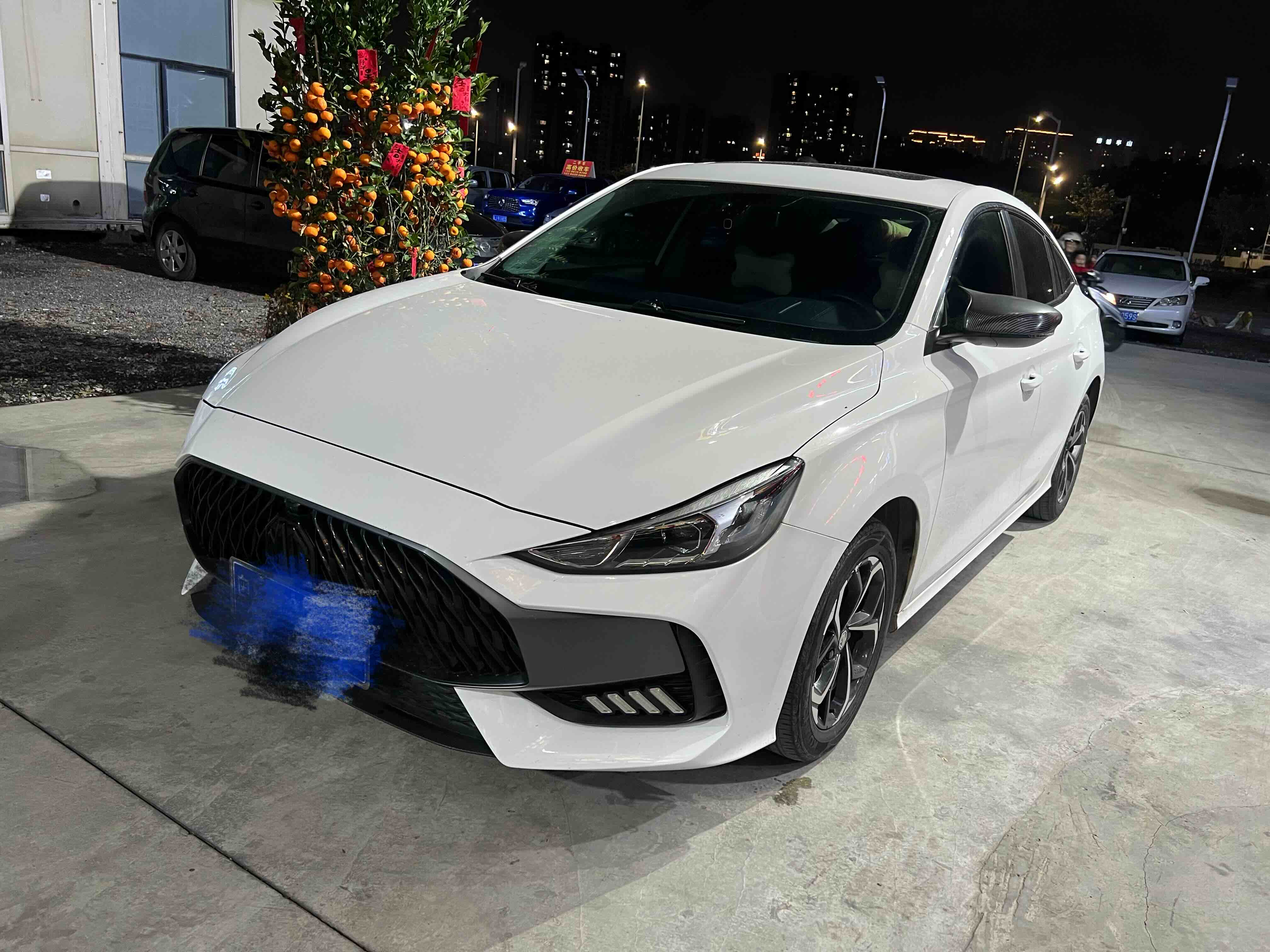 5 2023 5 2023 car image