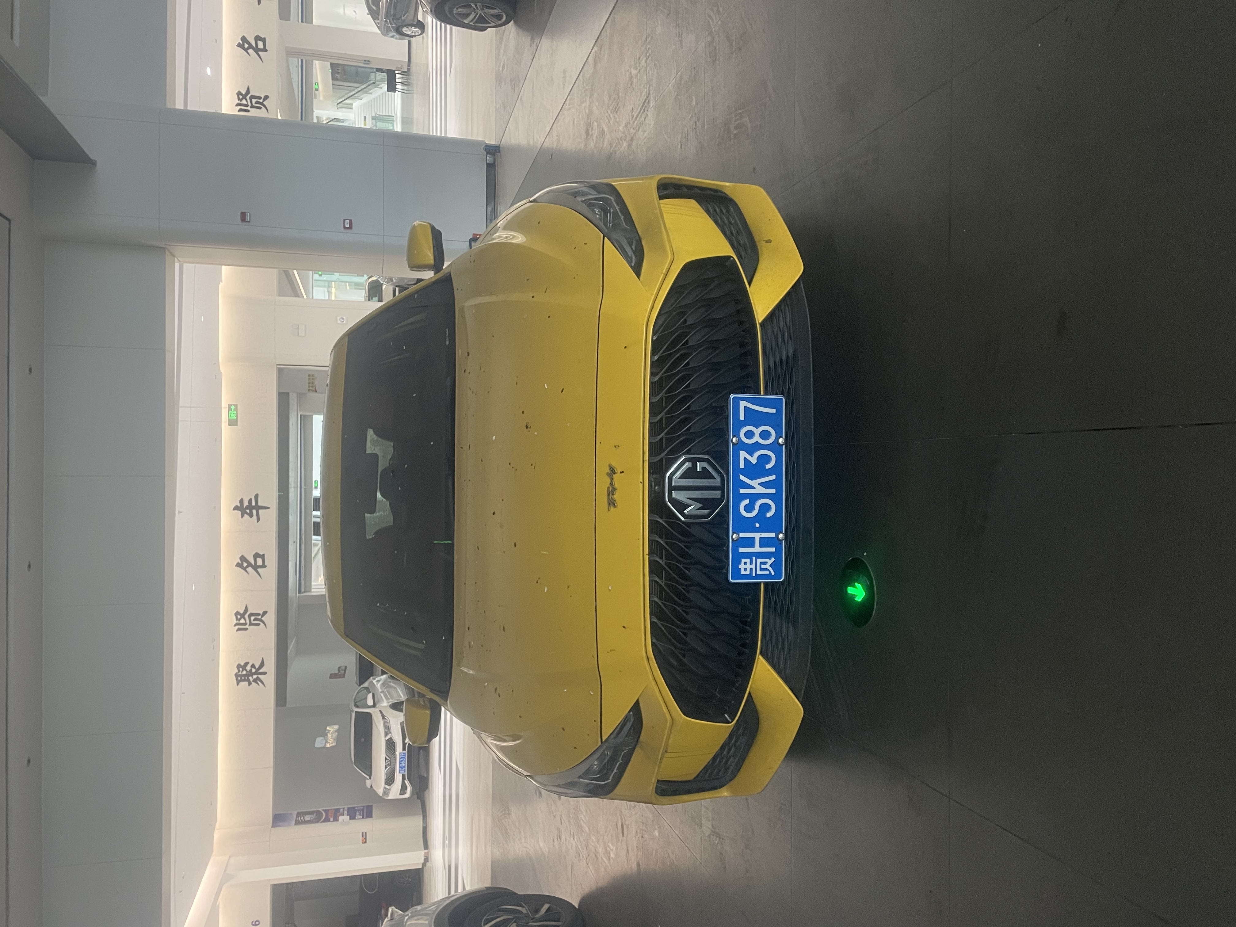 5 2022 5 2022 car image