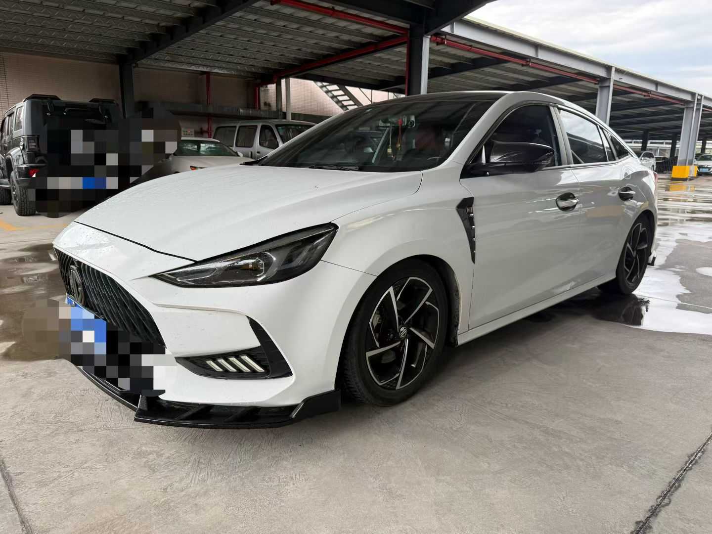 5 2021 5 2021 car image