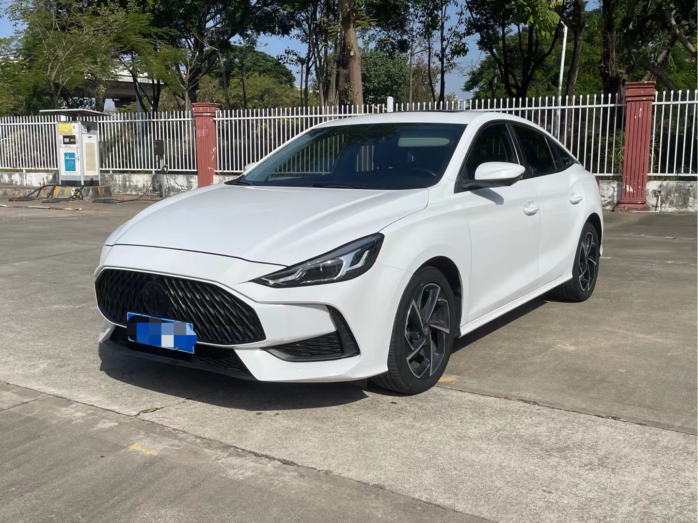 5 2021 5 2021 car image