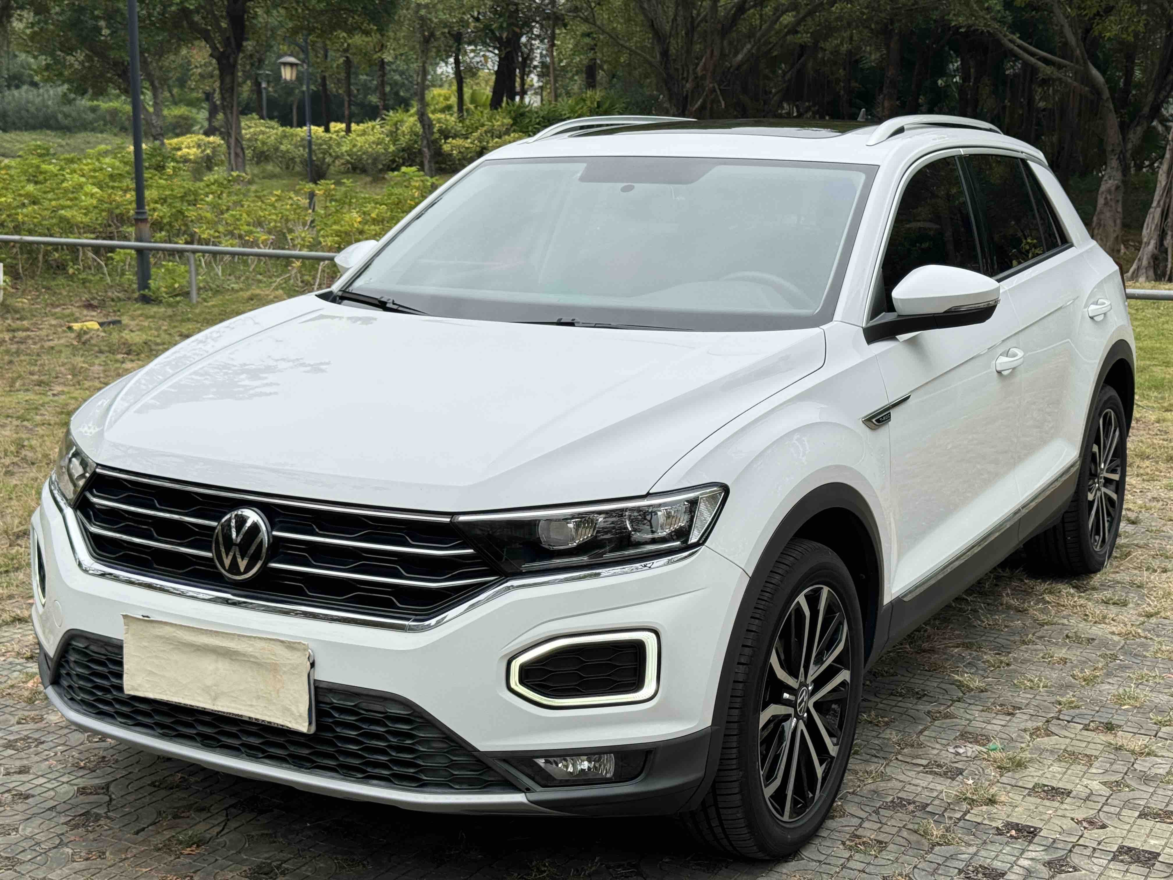 Volkswagen T-Roc 2021 Volkswagen T-Roc 2021 car image