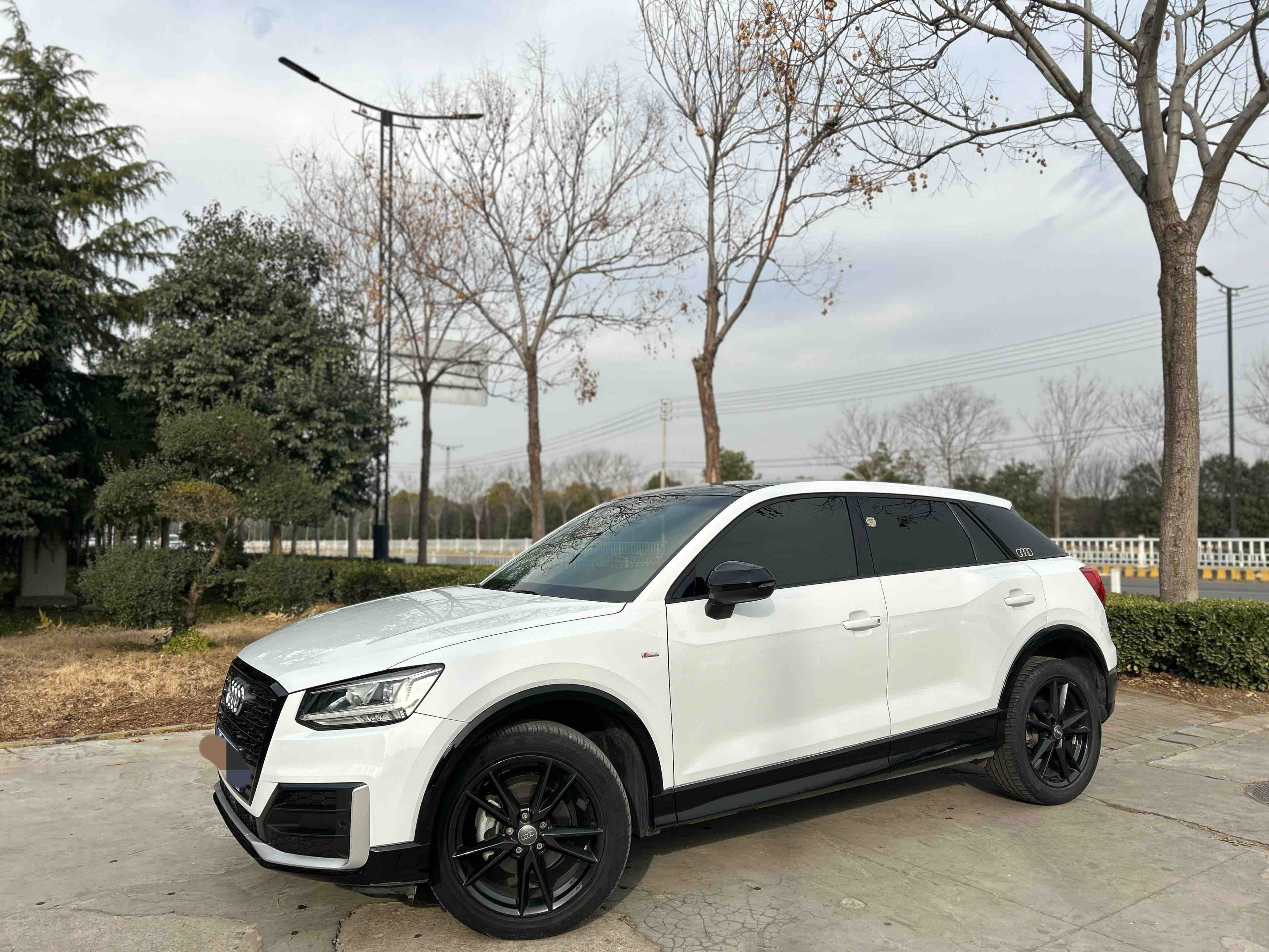 Audi Q2L 2021 car image 