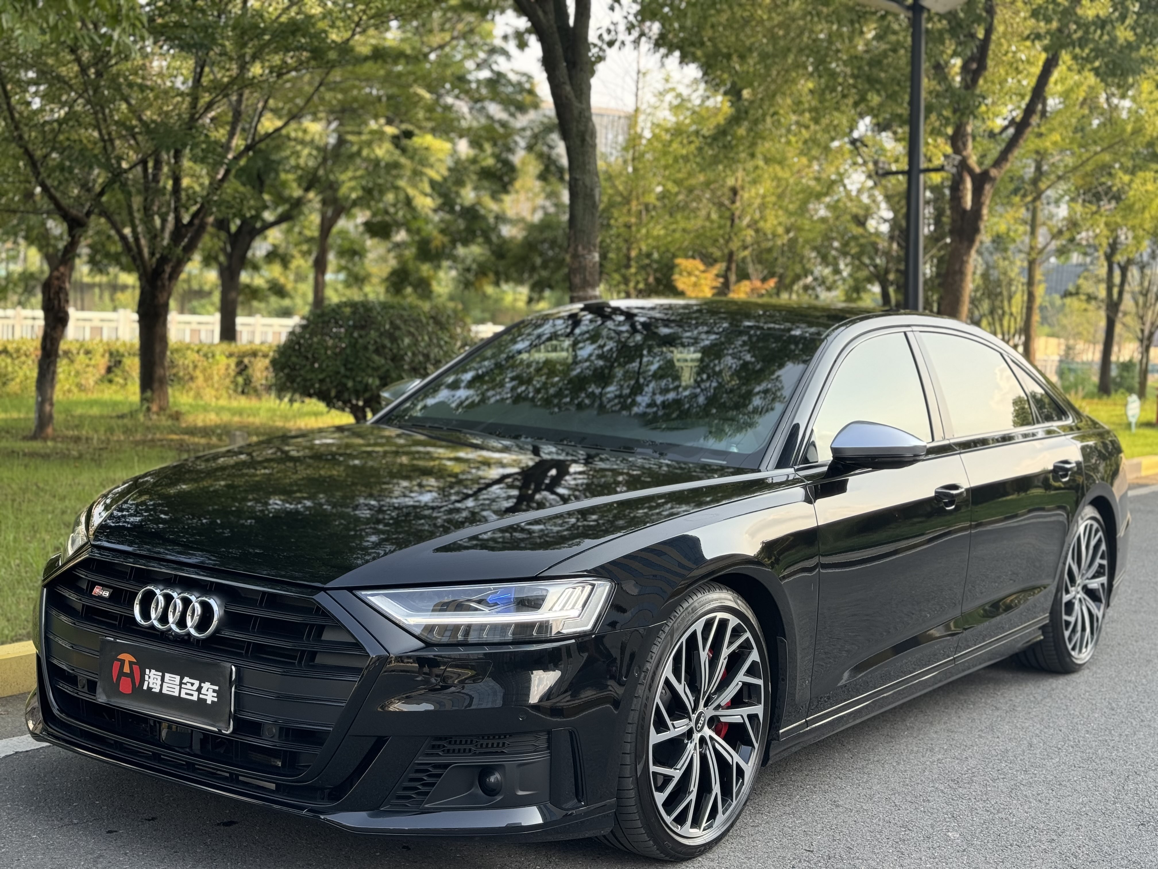 Audi S8 2023 car image 