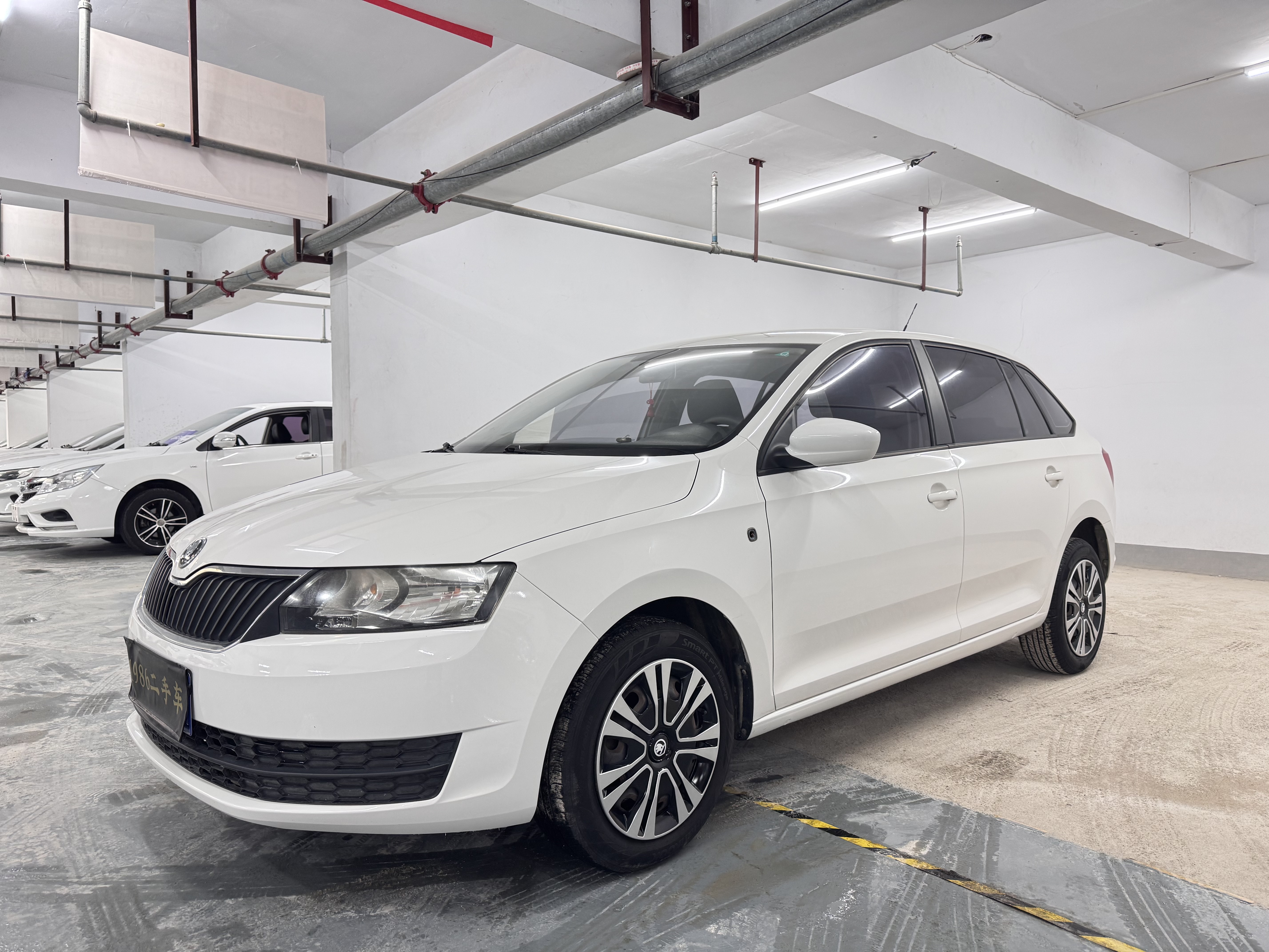 Skoda Rapid Spaceback 2015 Skoda Rapid Spaceback 2015 car image