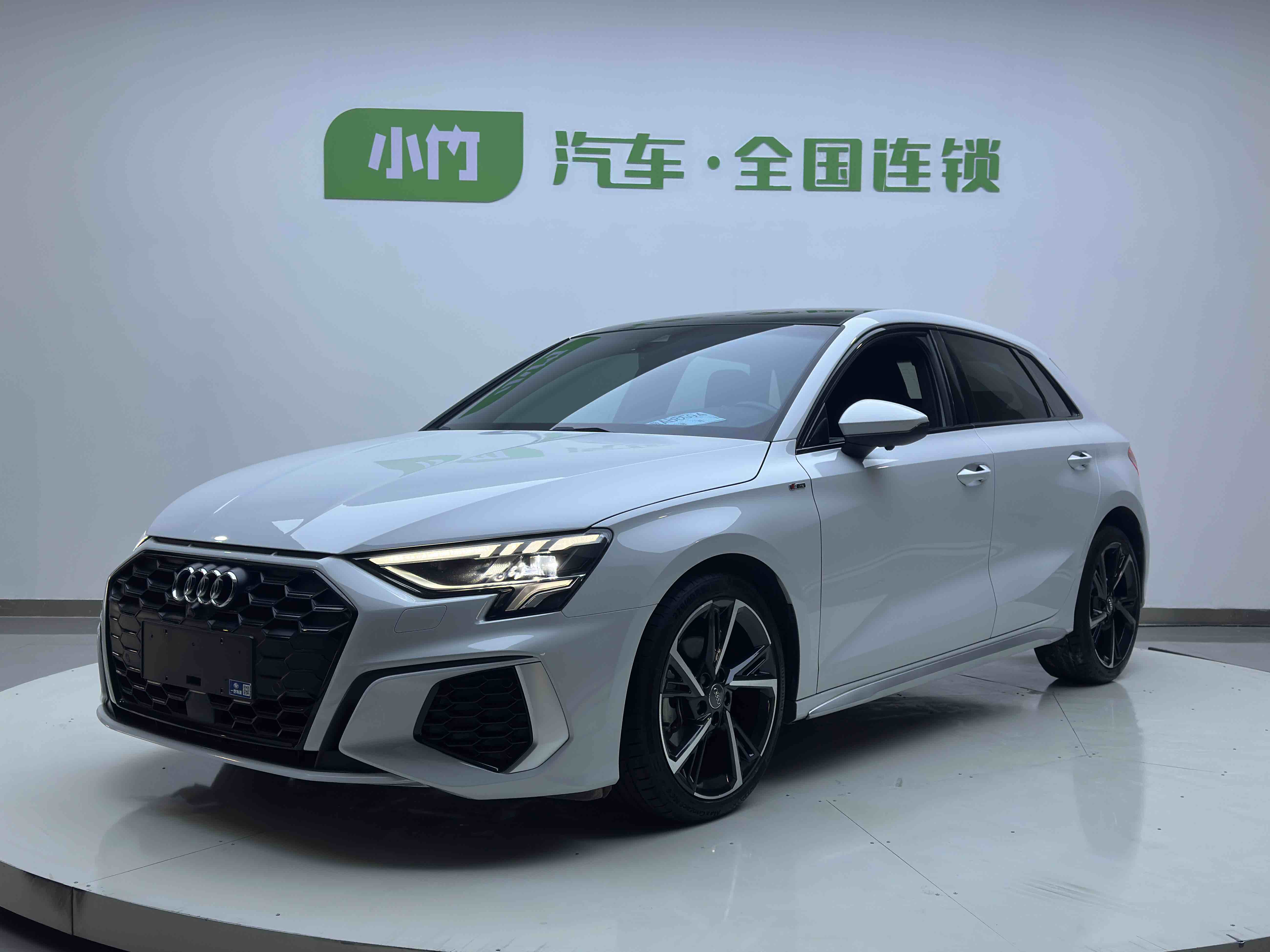 2021 immagine di auto 