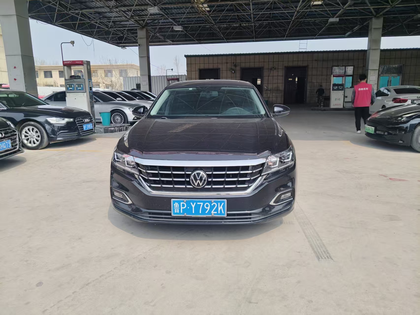 Volkswagen Passat 2023 صورة سيارة 