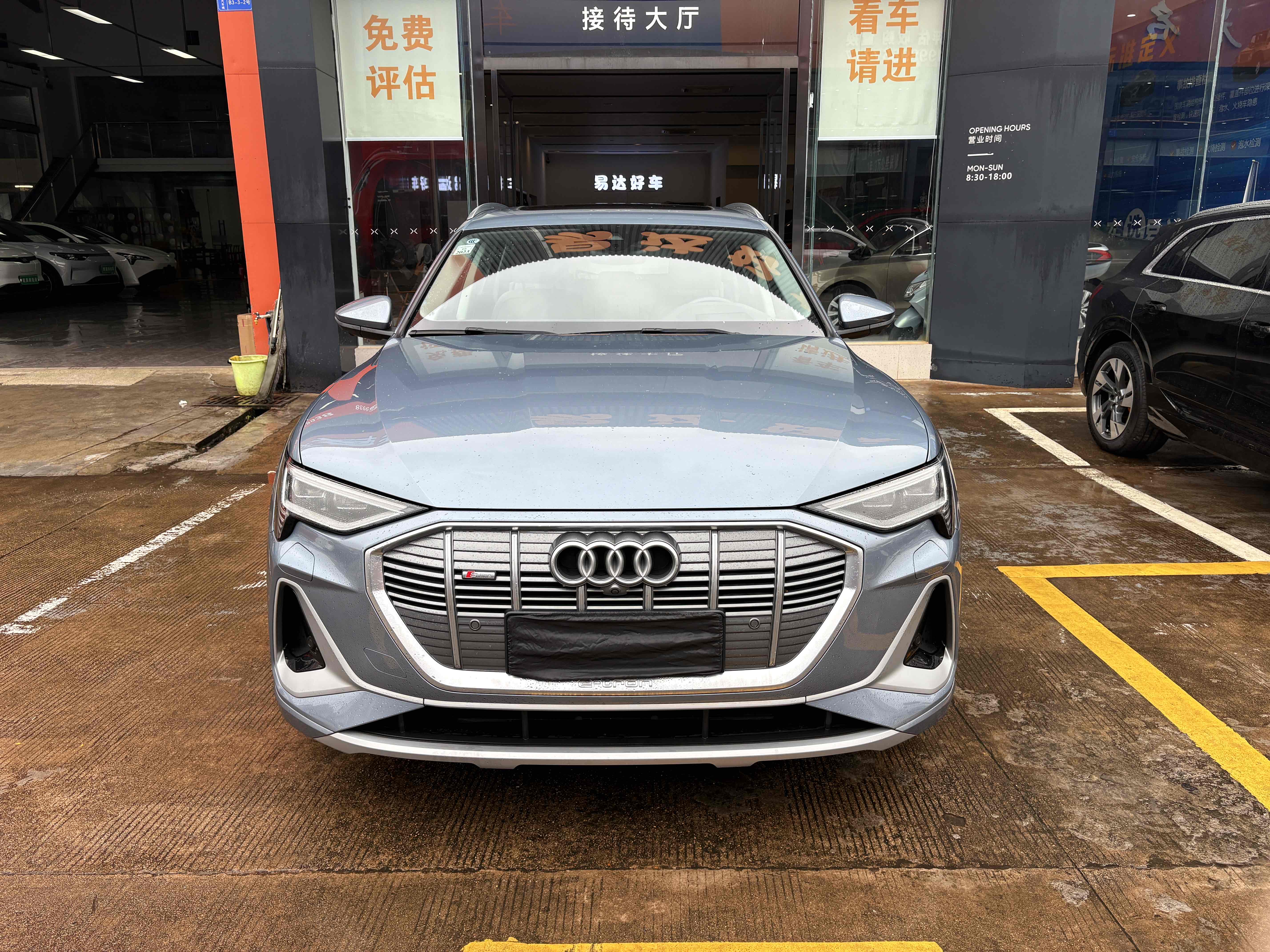 Audi e-tron 2021 car image 