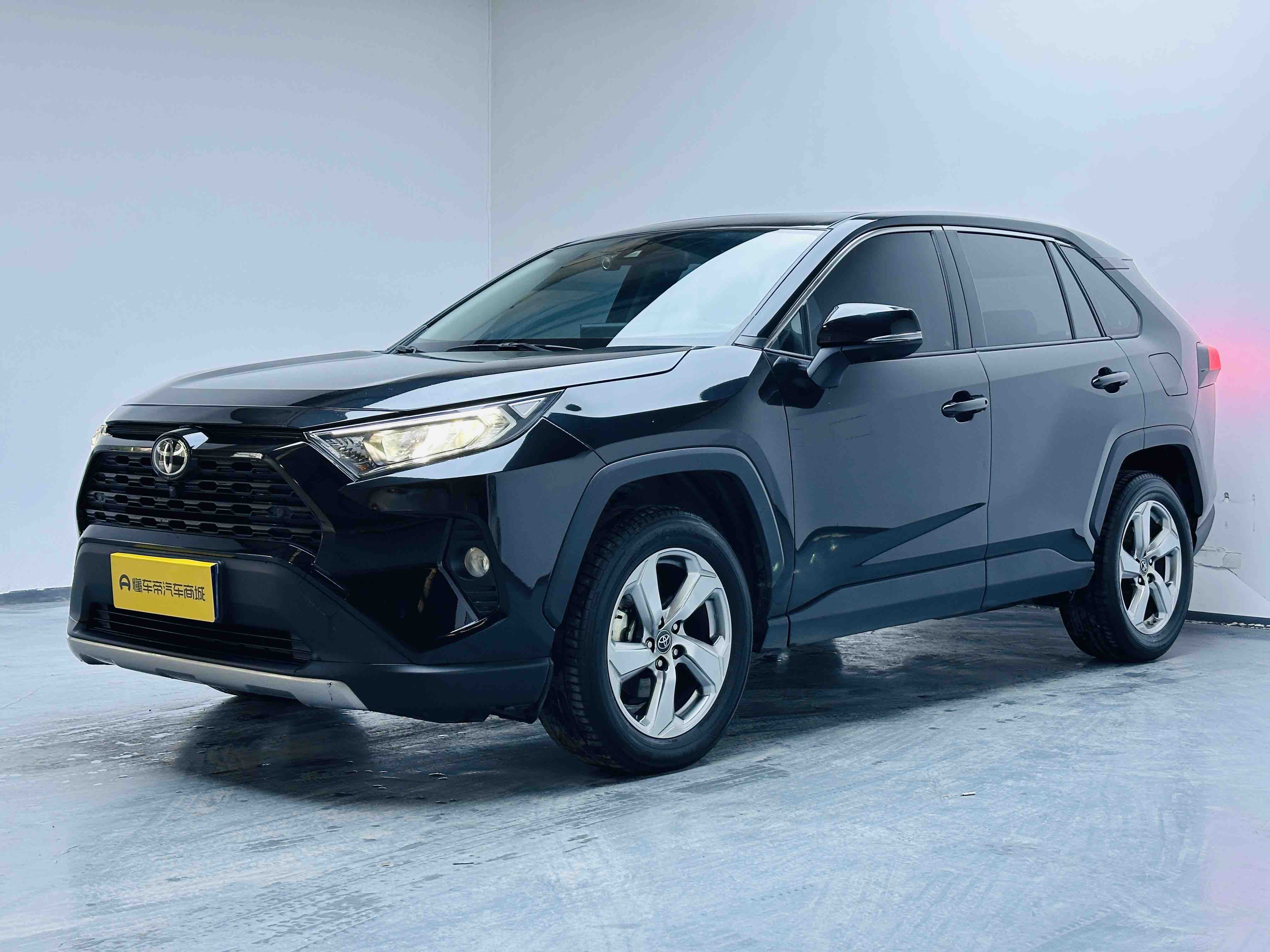 Toyota RAV4 2023 car image 