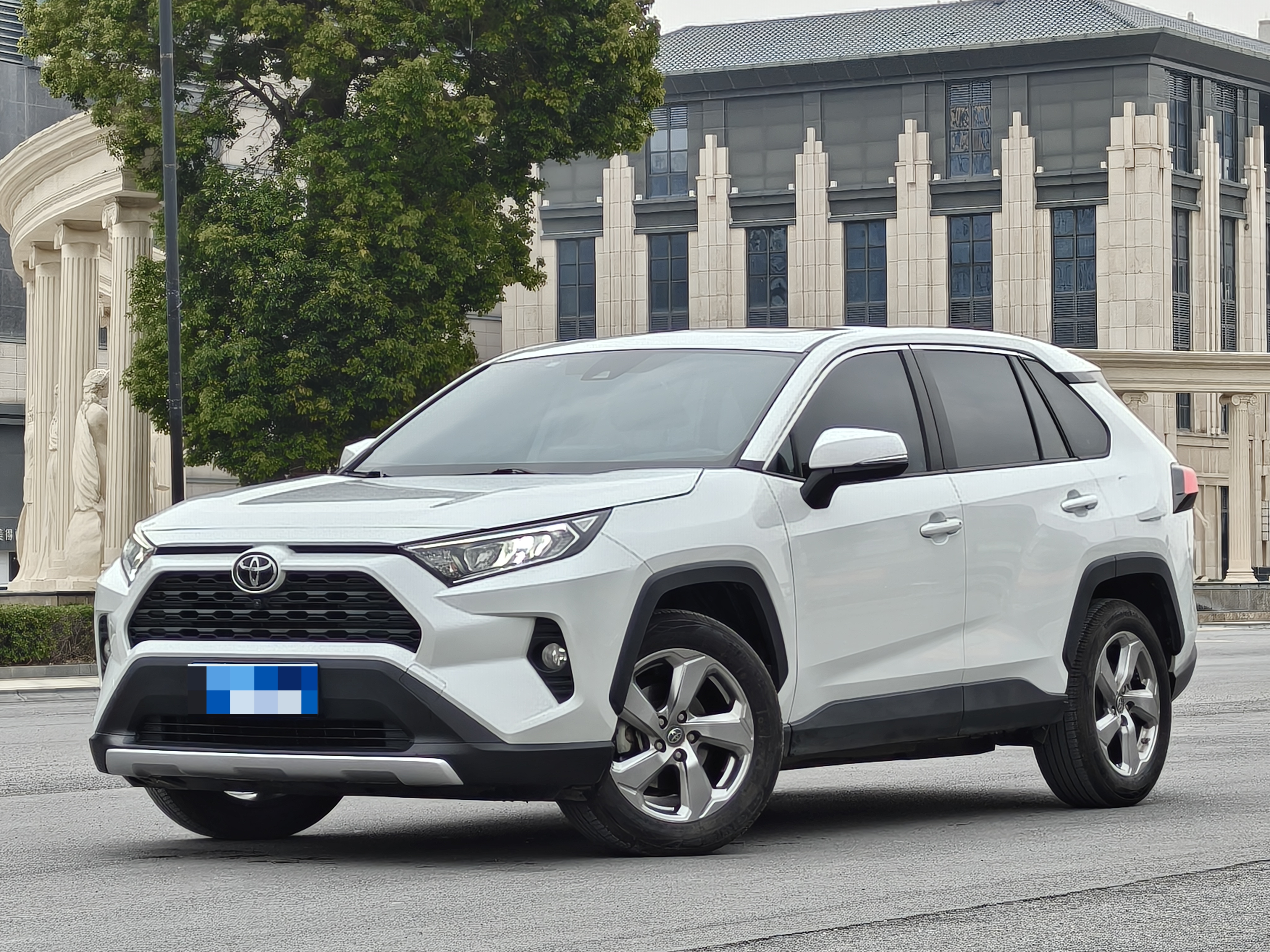 Toyota RAV4 2021 car image 
