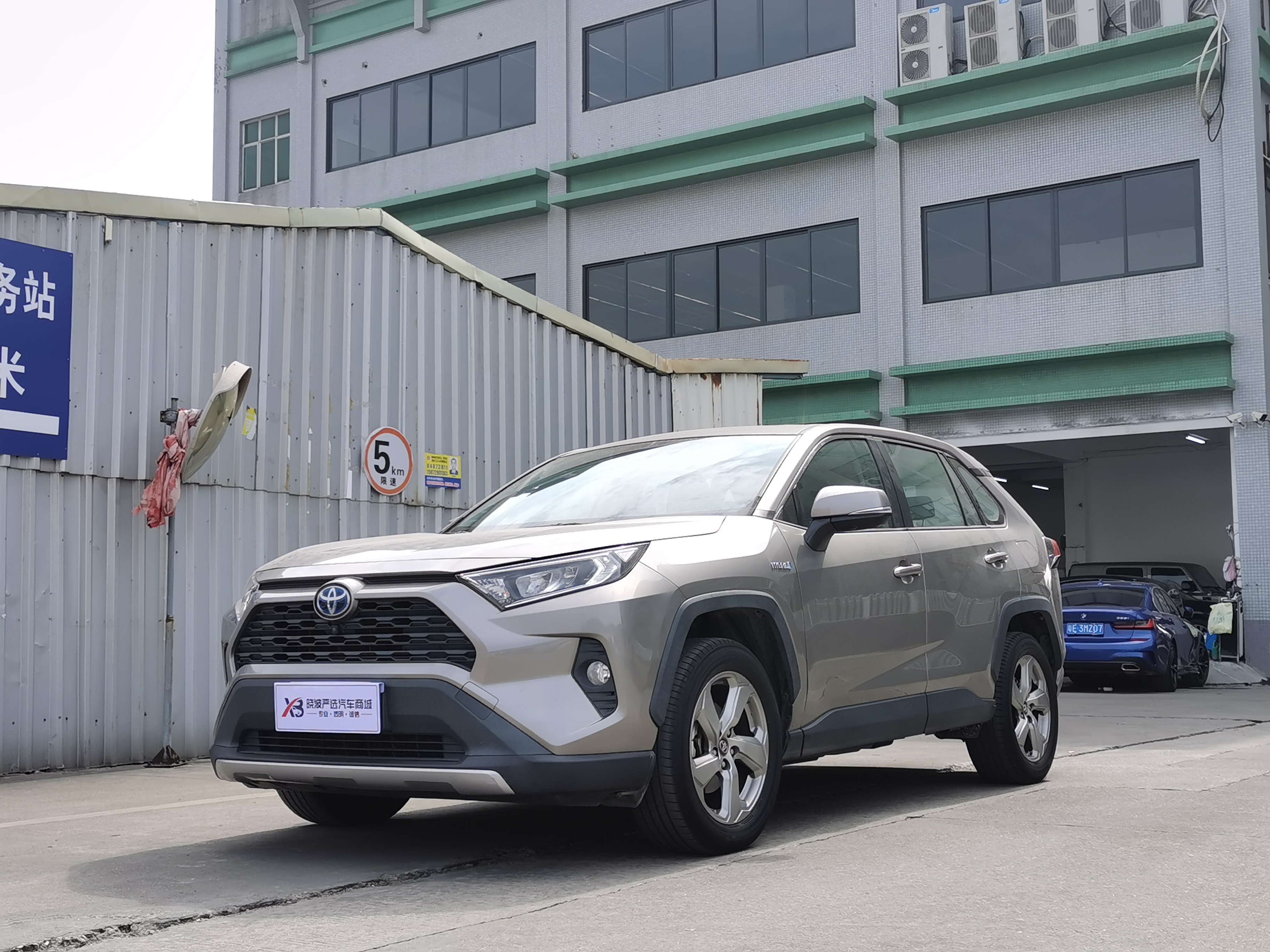 Toyota RAV4 2021 car image 