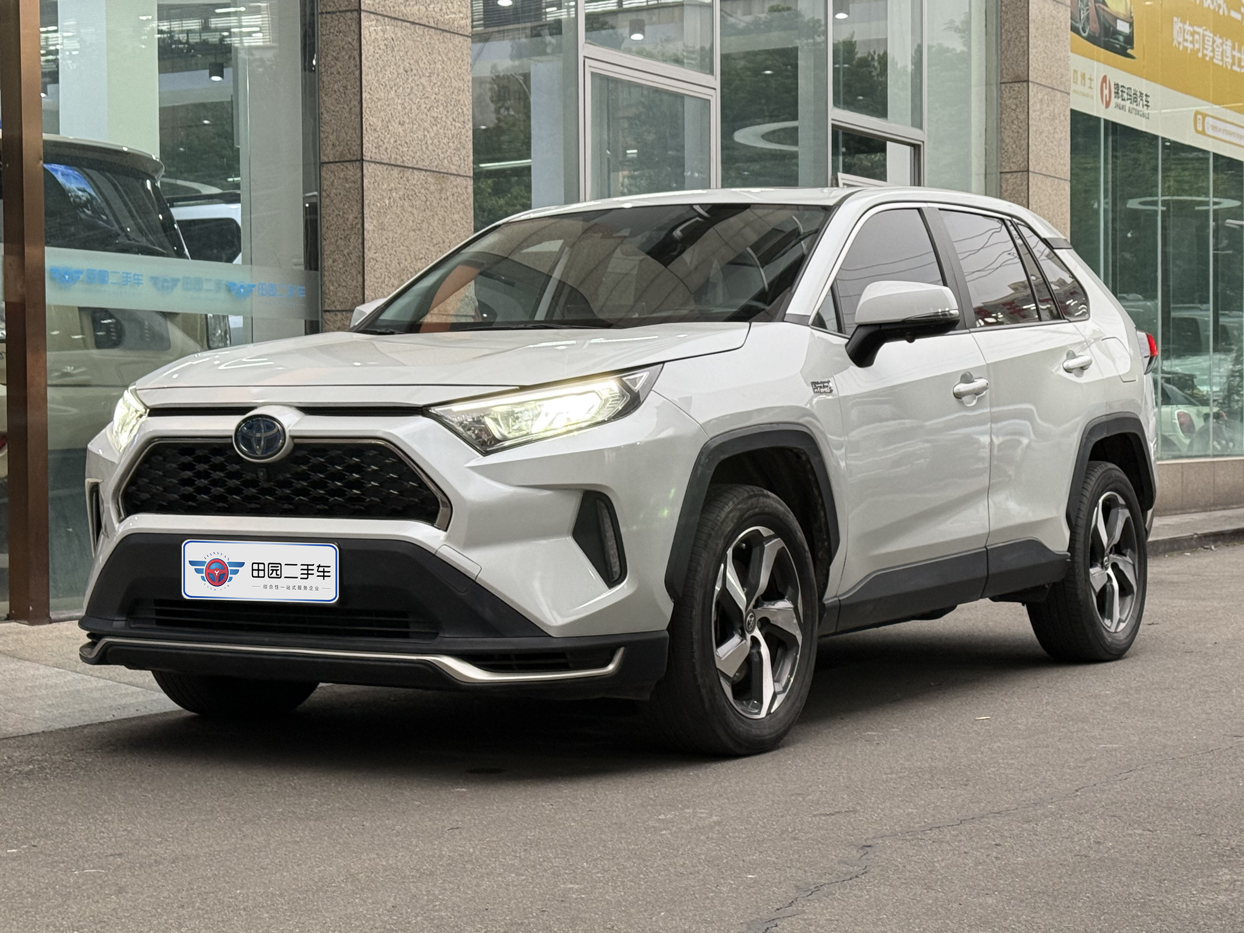 Toyota RAV4 Hybird E+ 2021 Toyota RAV4 Hybird E+ 2021 immagine di auto
