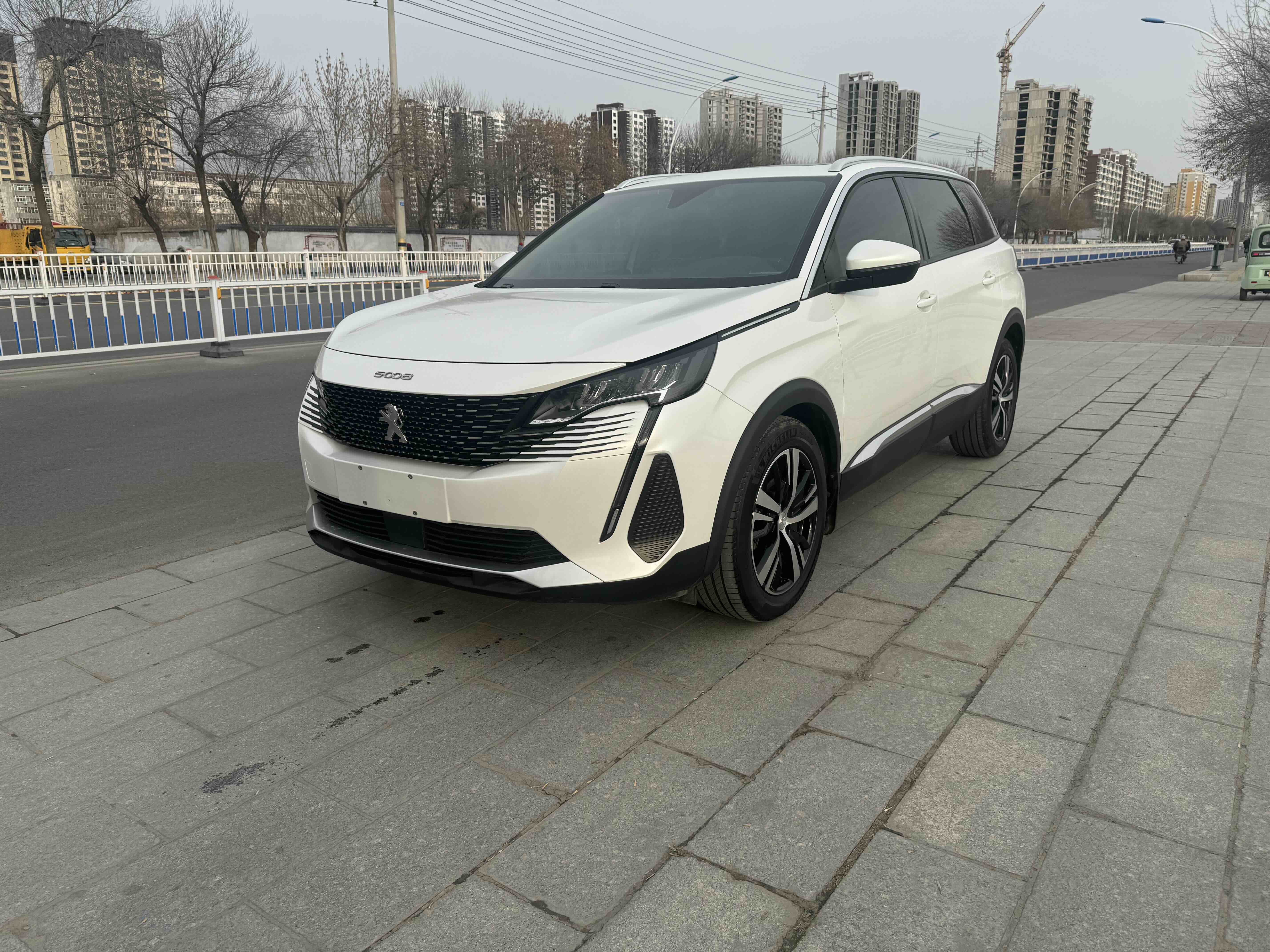 Peugeot 5008 2023 Peugeot 5008 2023 car image