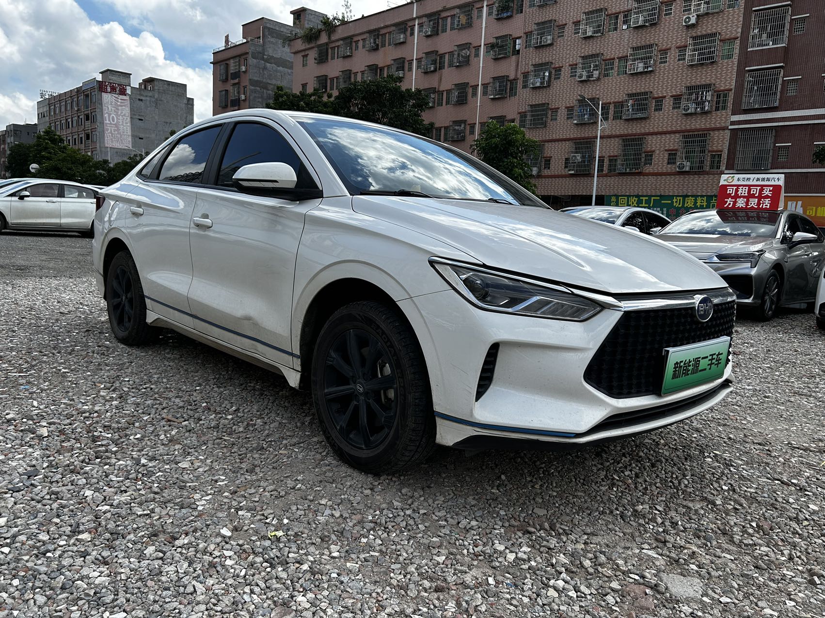 BYD e3 2024 car image 