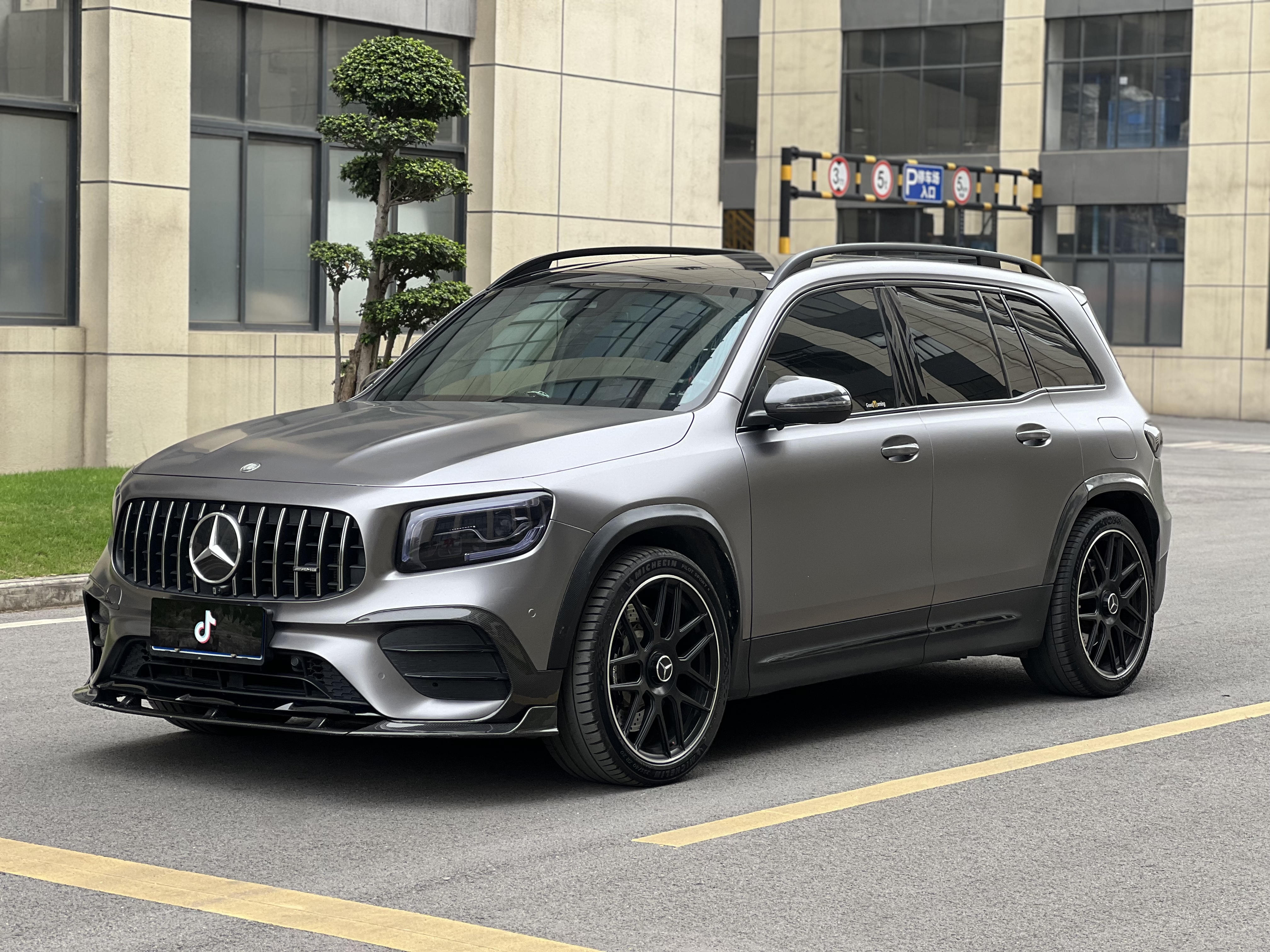 Mercedes-Benz GLB AMG 2021 汽车图片 