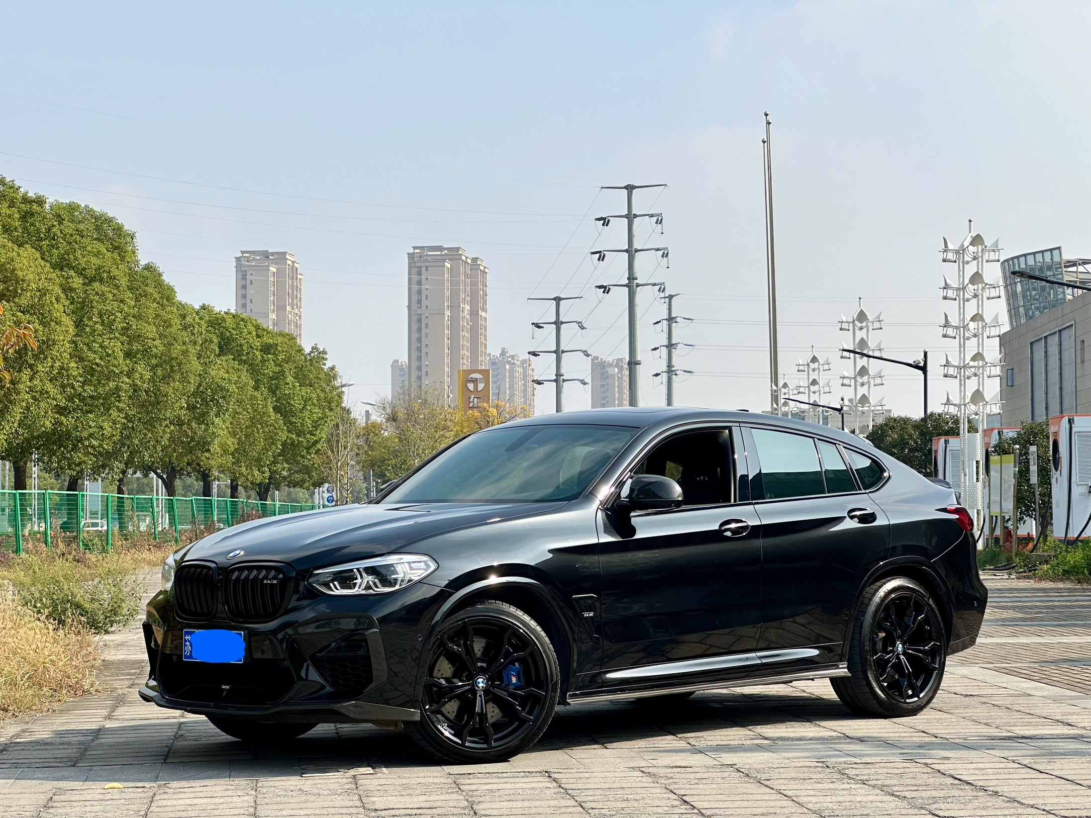 BMW X4 M 2021 BMW X4 M 2021 car image