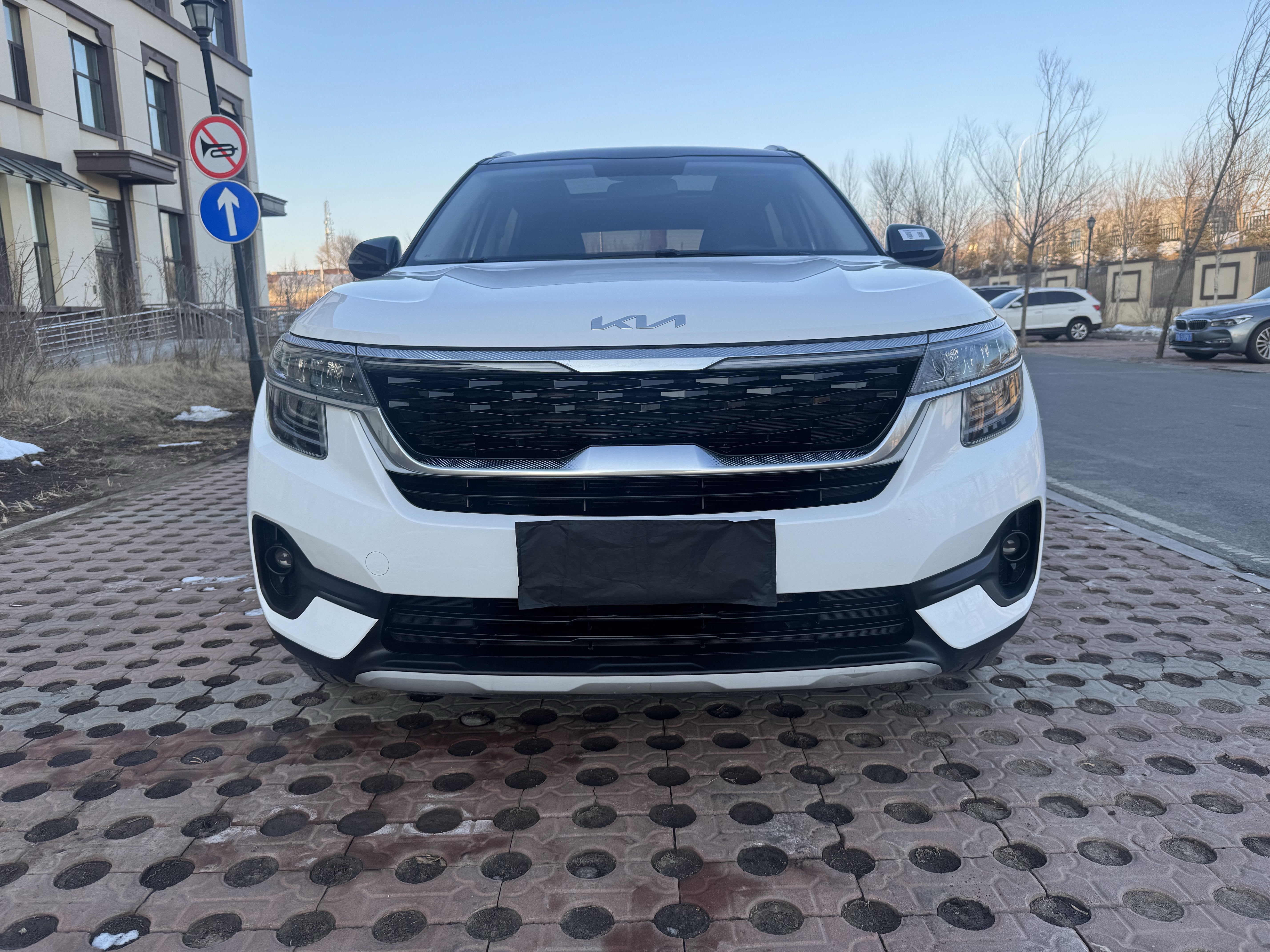 Kia Stonic 2022 汽车图片 