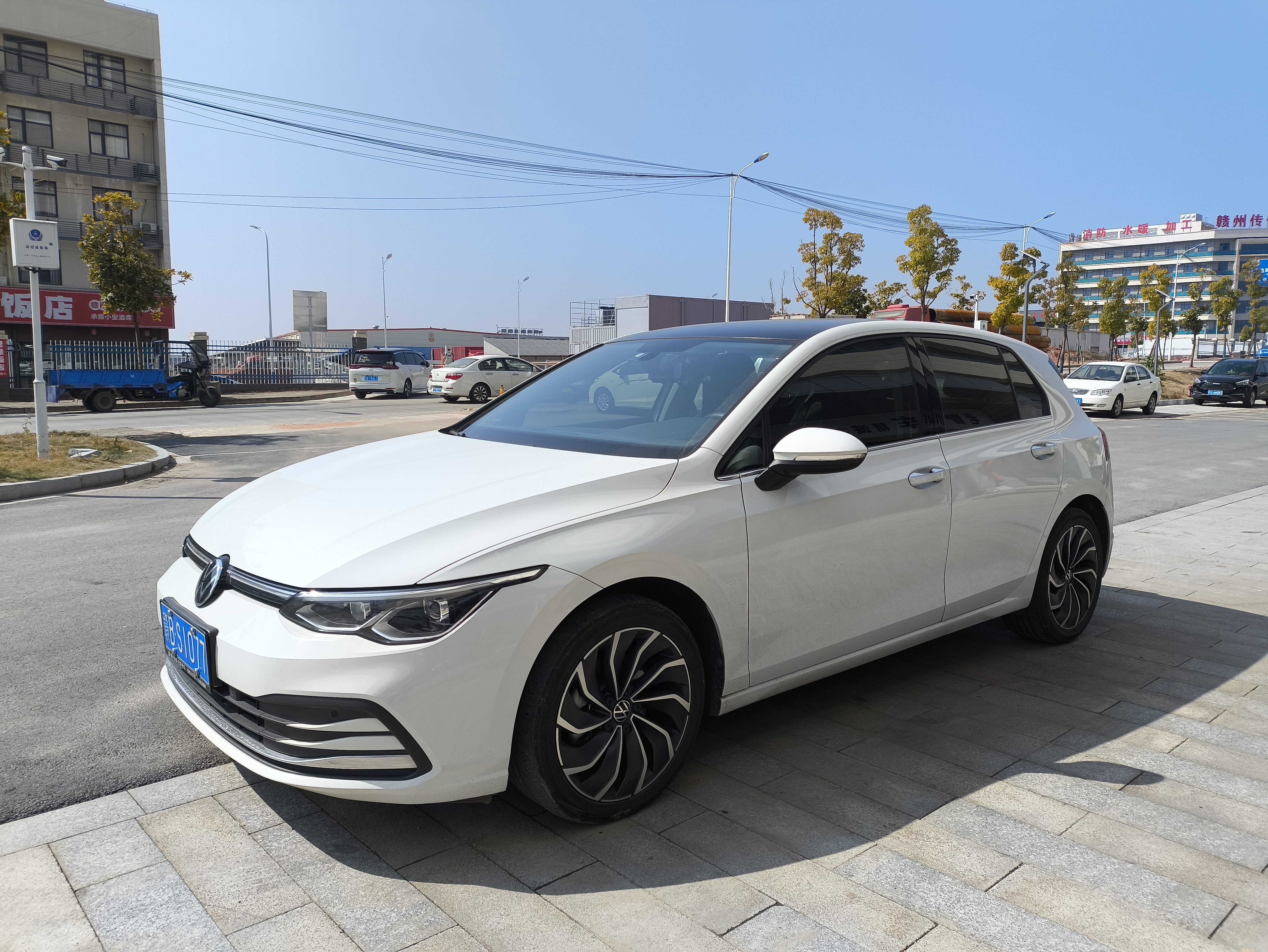 Volkswagen Golf 2022 car image 