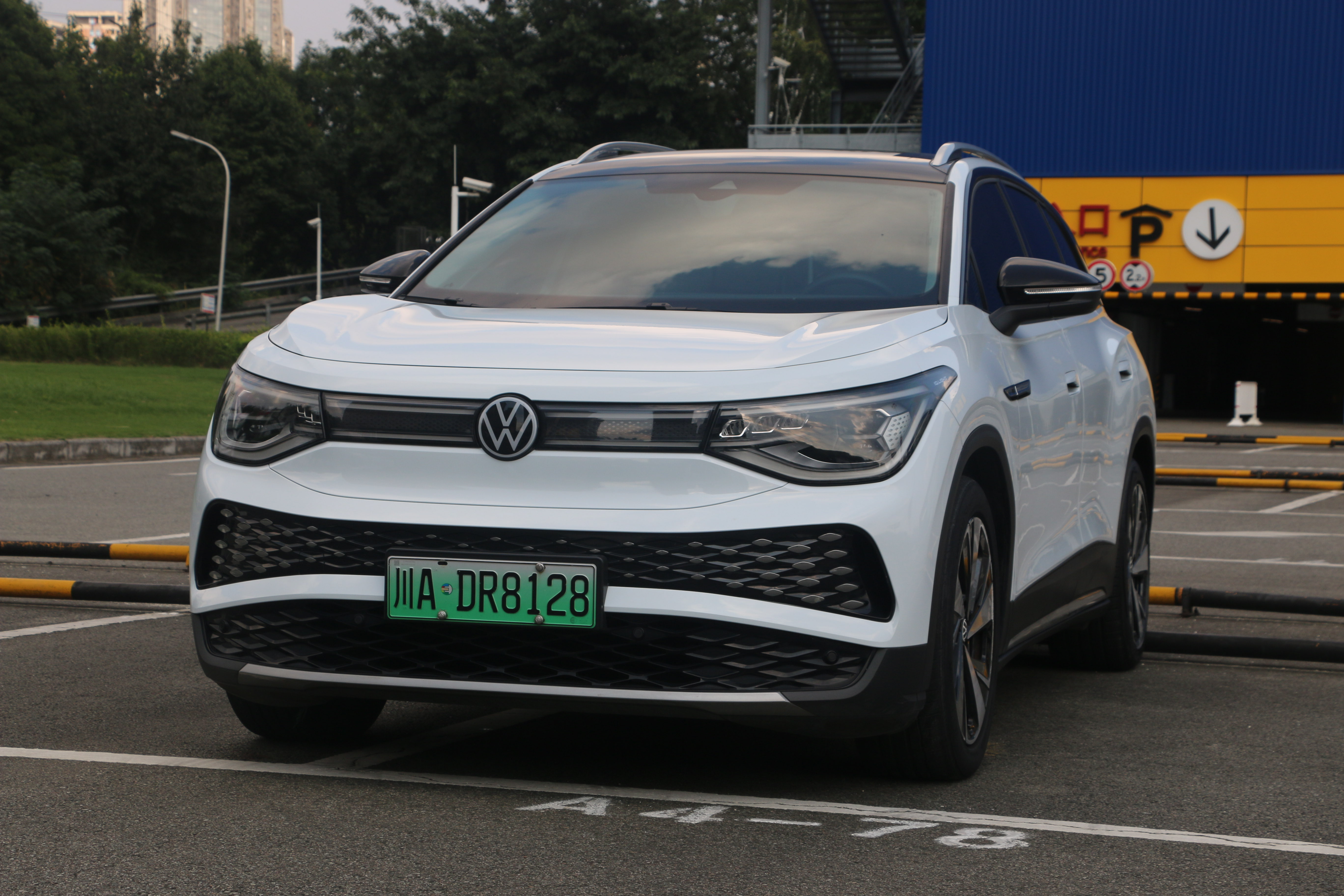 Volkswagen ID.6 X 2022 car image 