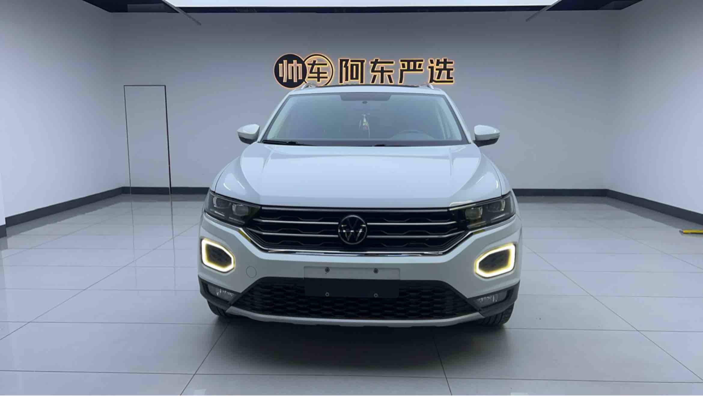 Volkswagen T-Roc 2021 car image 