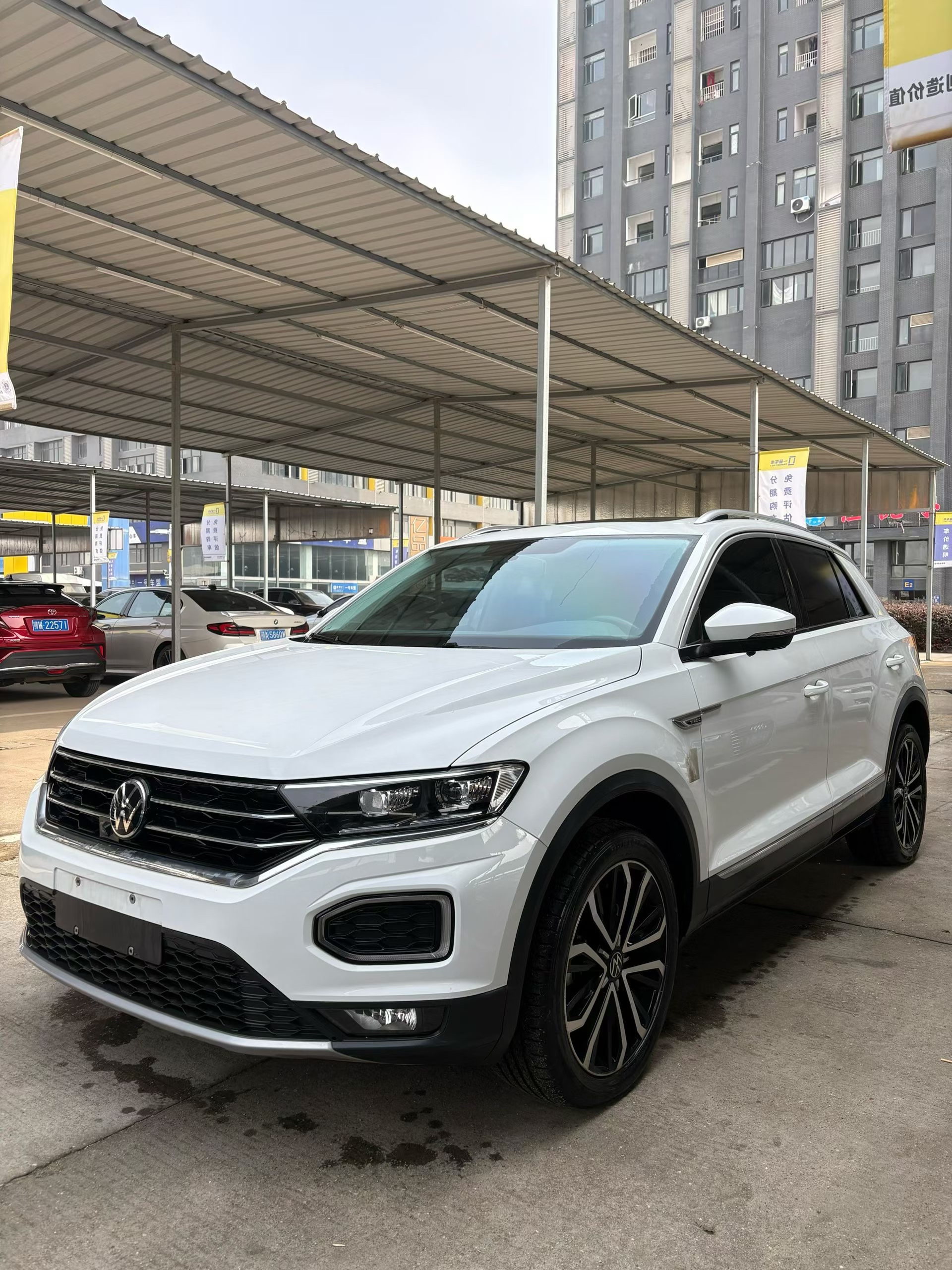 Volkswagen T-Roc 2022 Volkswagen T-Roc 2022 car image