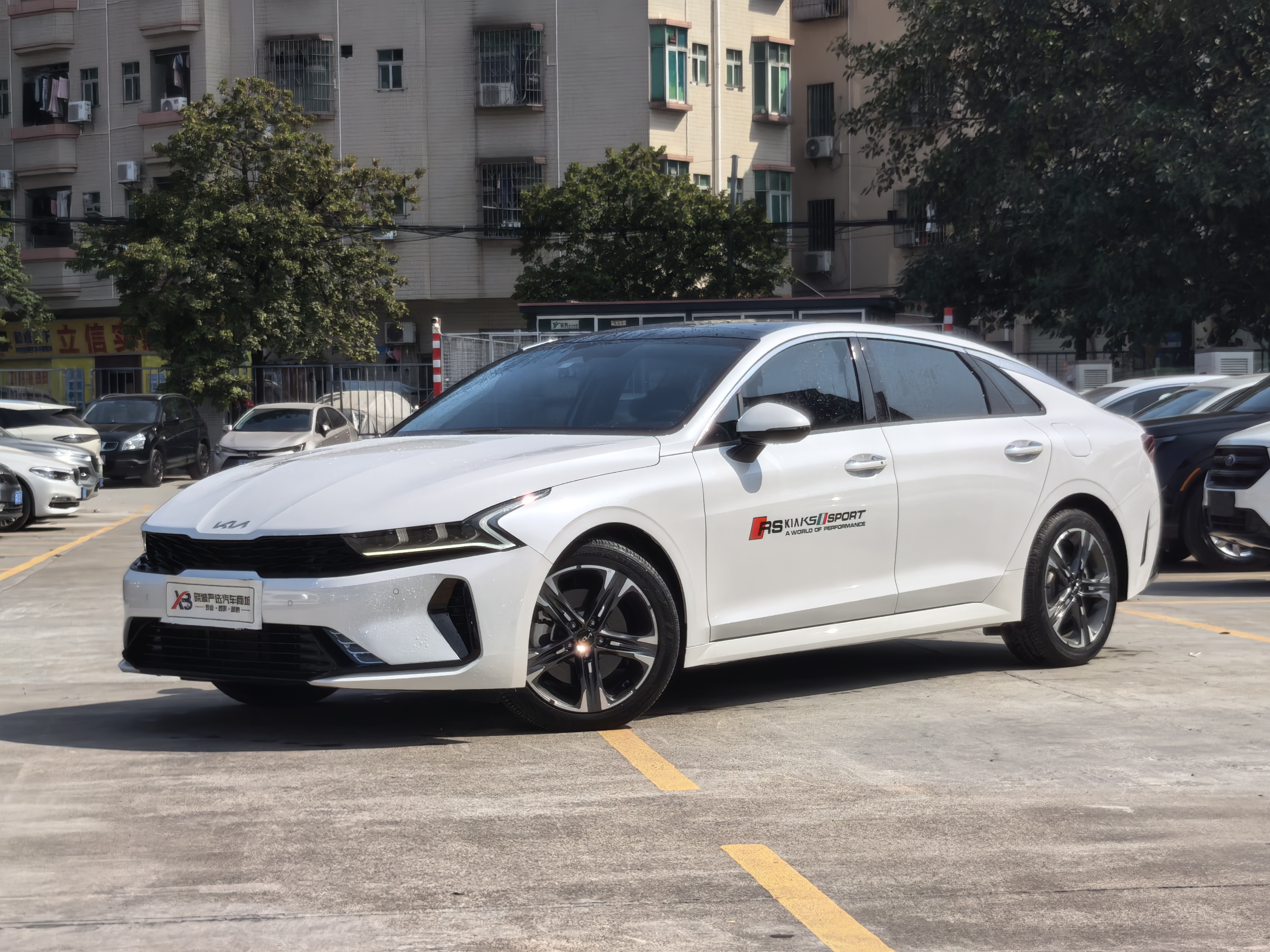 Kia K5 2025 car image 