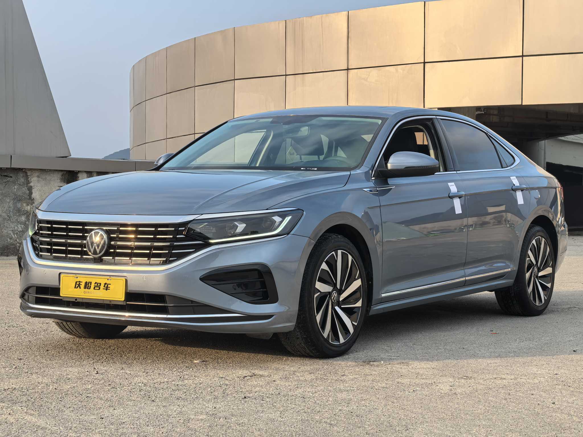 Volkswagen Passat 2022 صورة سيارة 