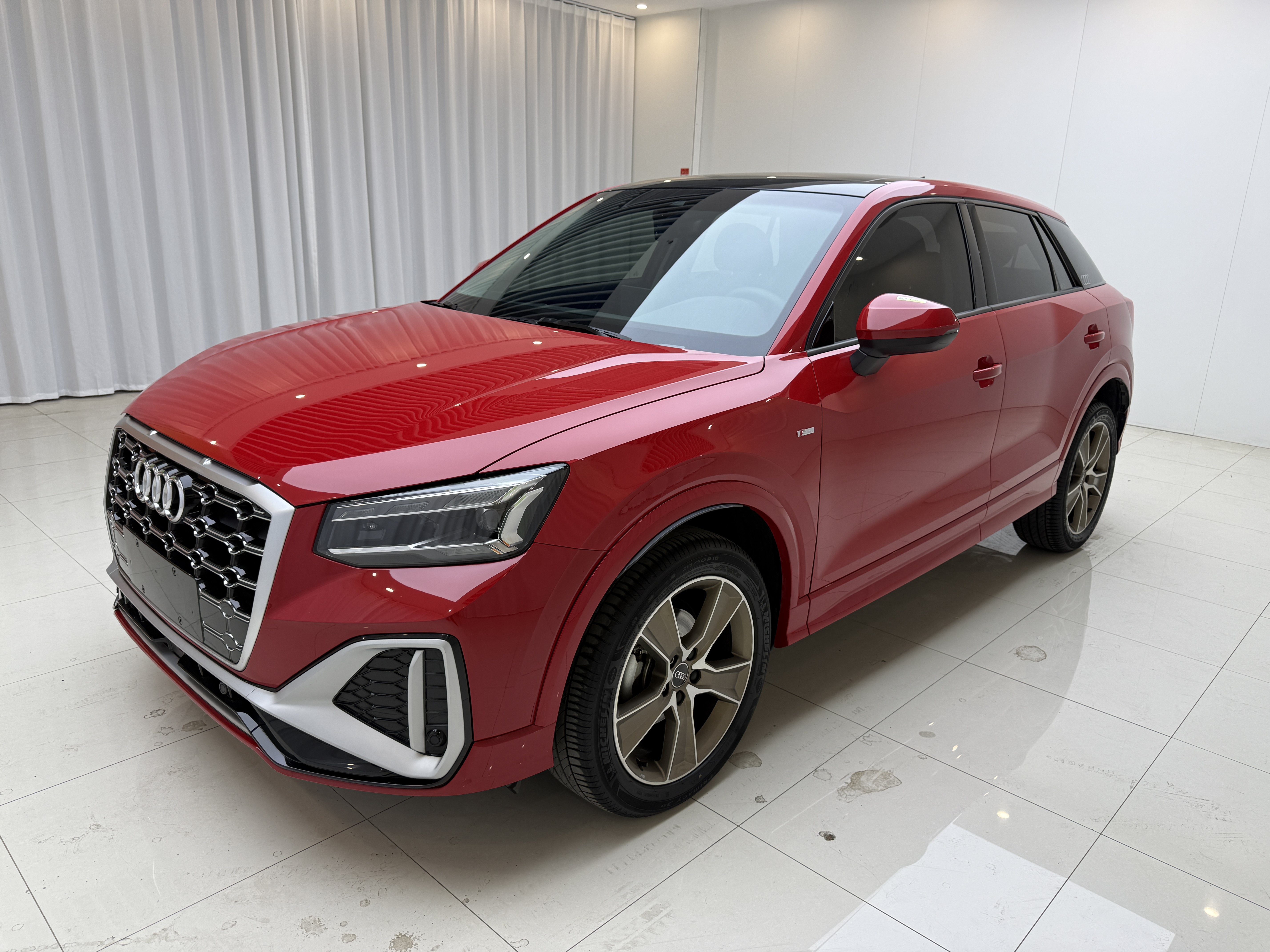 Audi Q2L 2022 汽车图片 