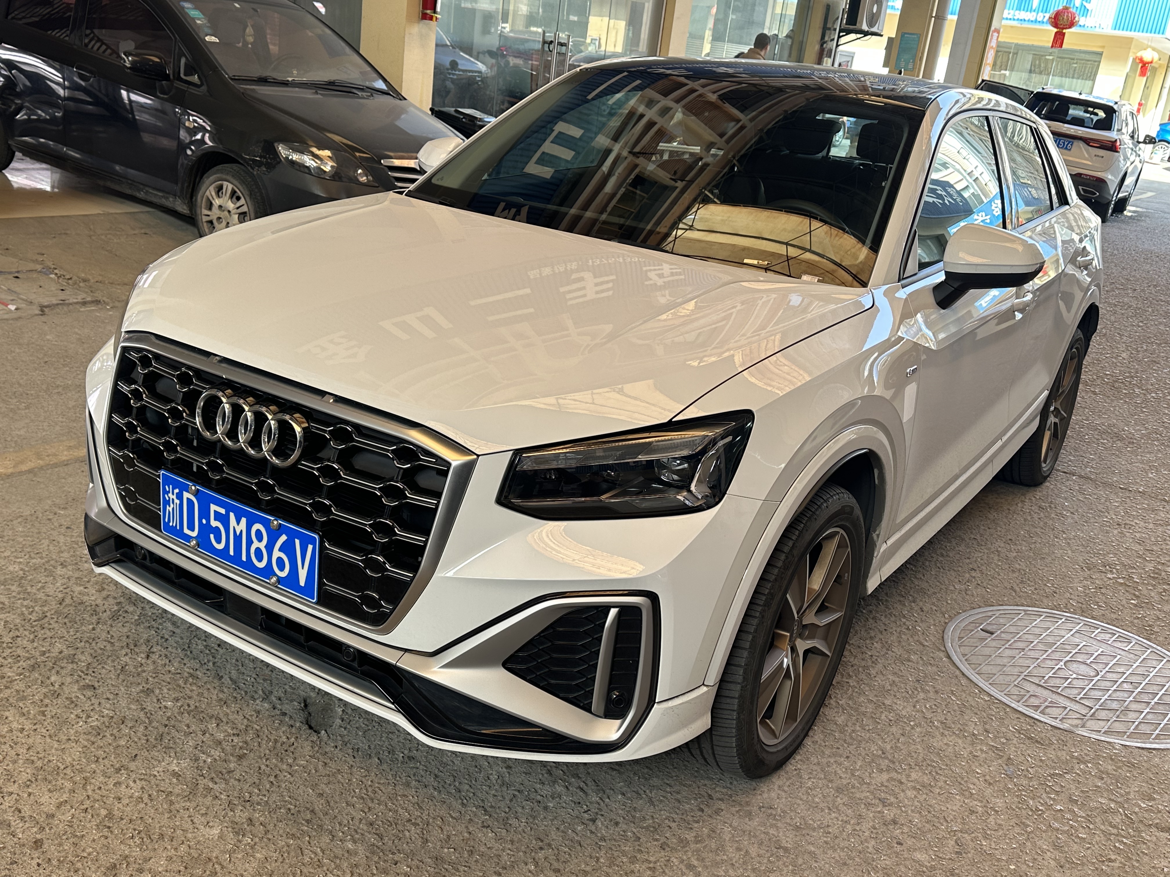 Audi Q2L 2023 汽车图片 