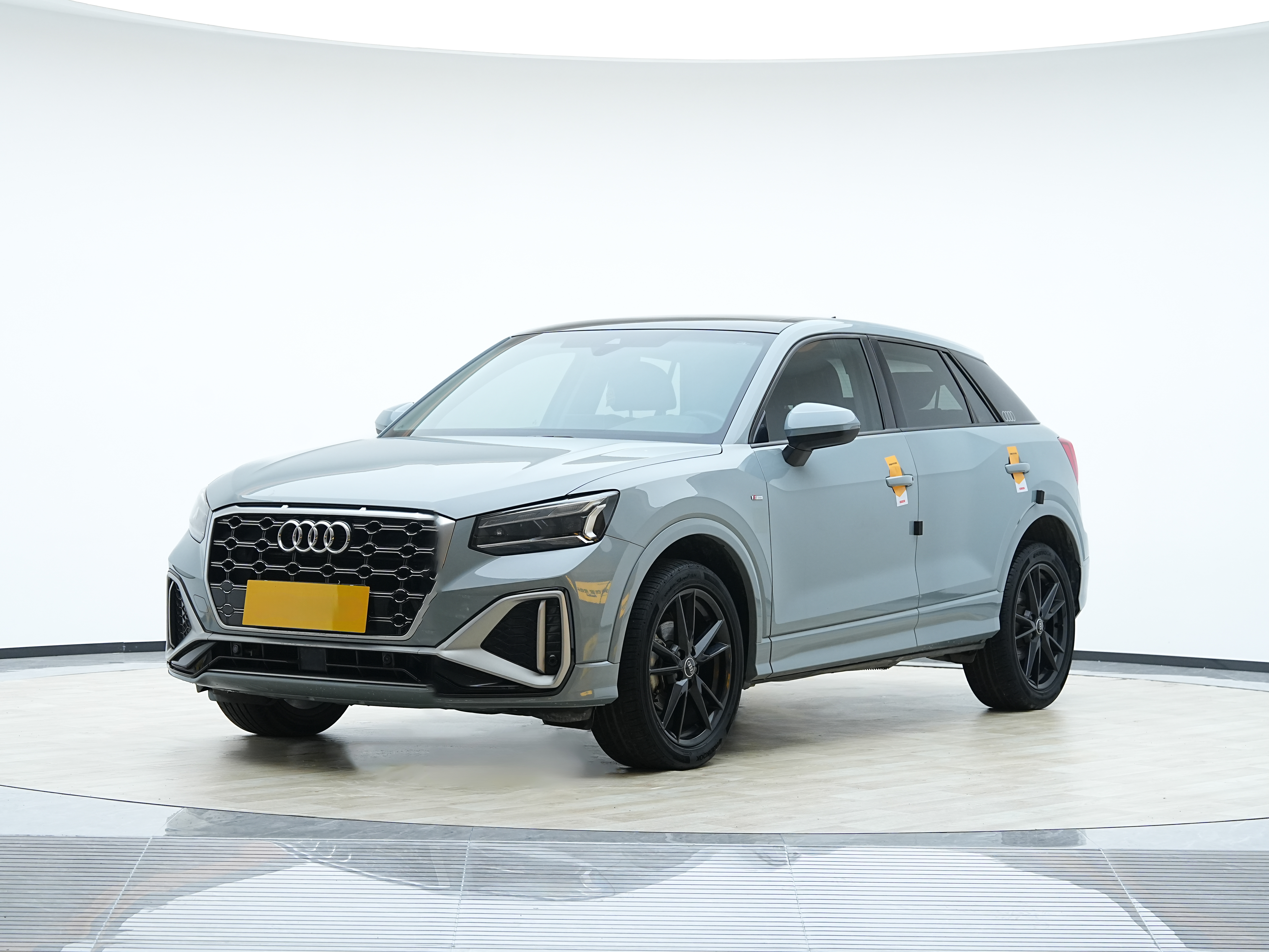 Audi Q2L 2023 汽车图片 