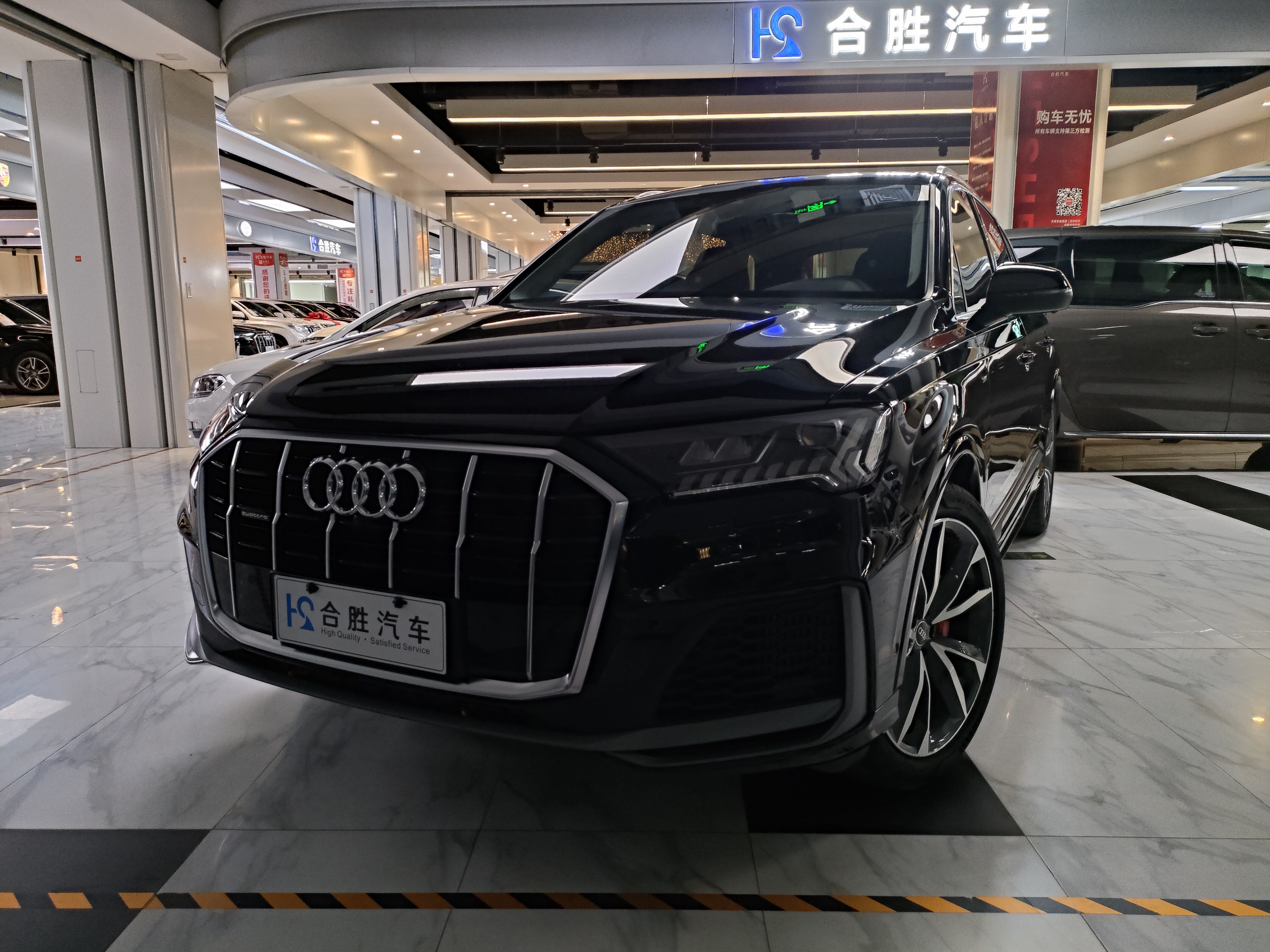 Audi Q7 2022 car image 