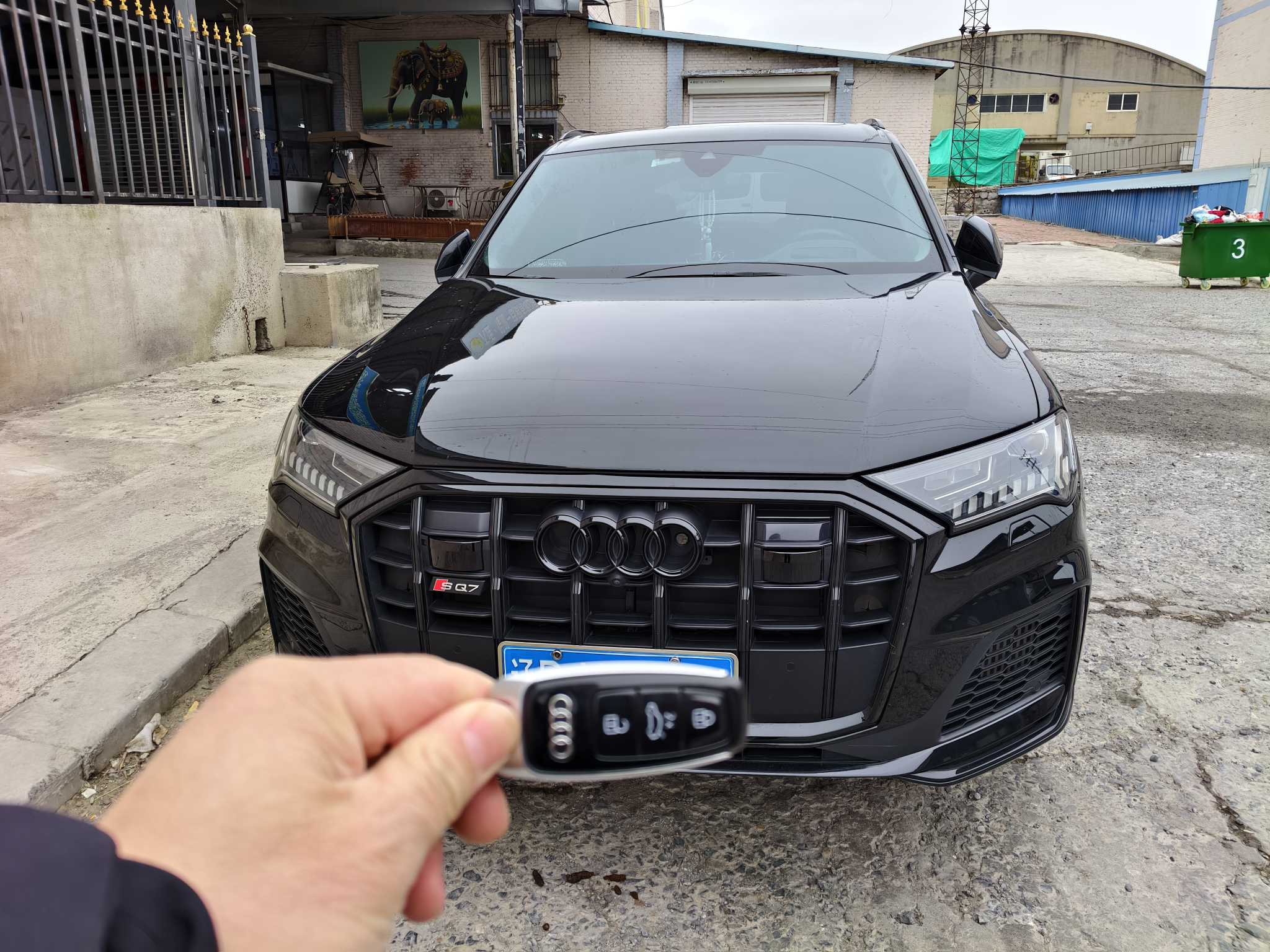 Audi Q7 2022 car image 
