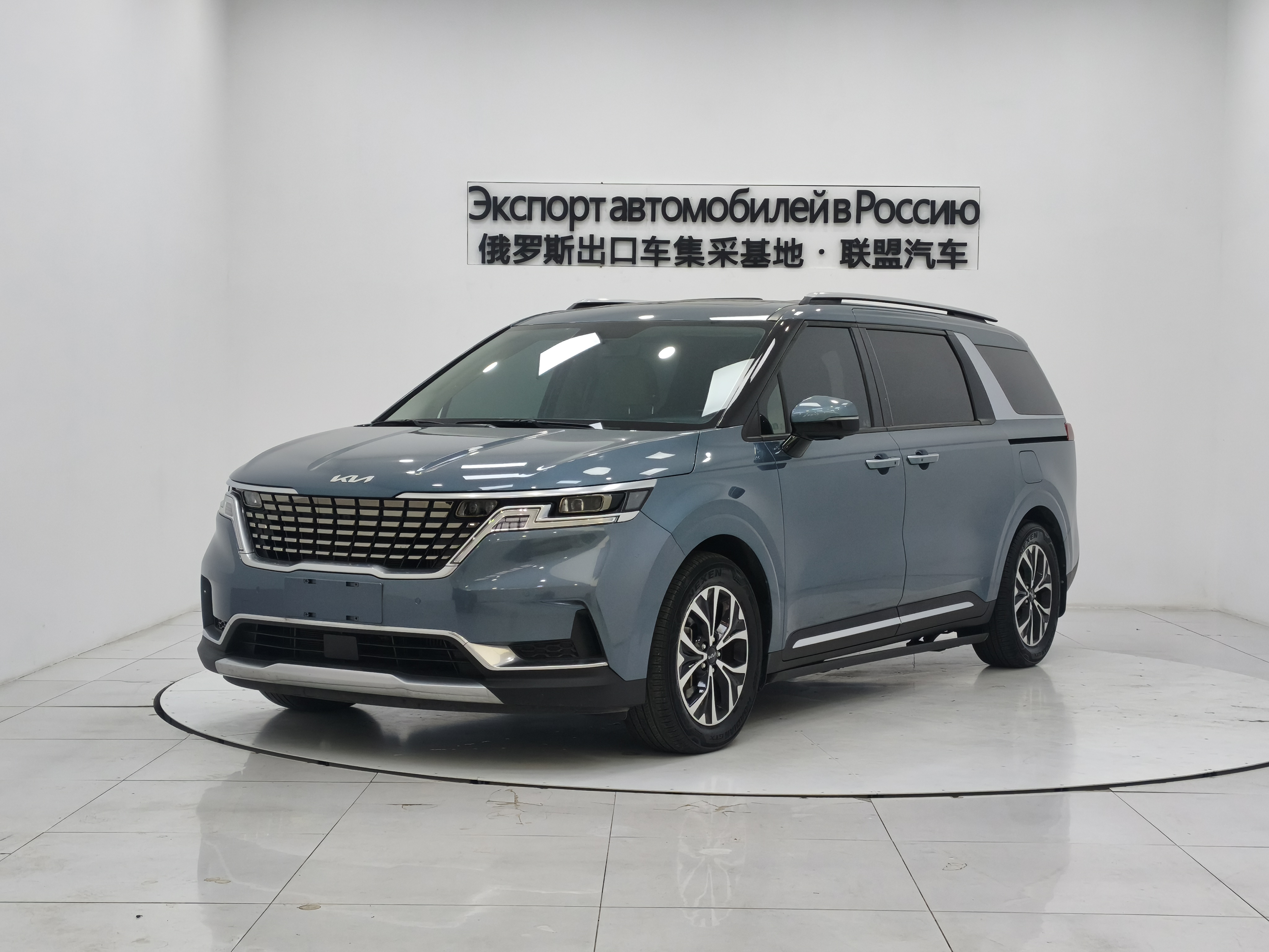 Kia Carnival 2021 汽车图片 