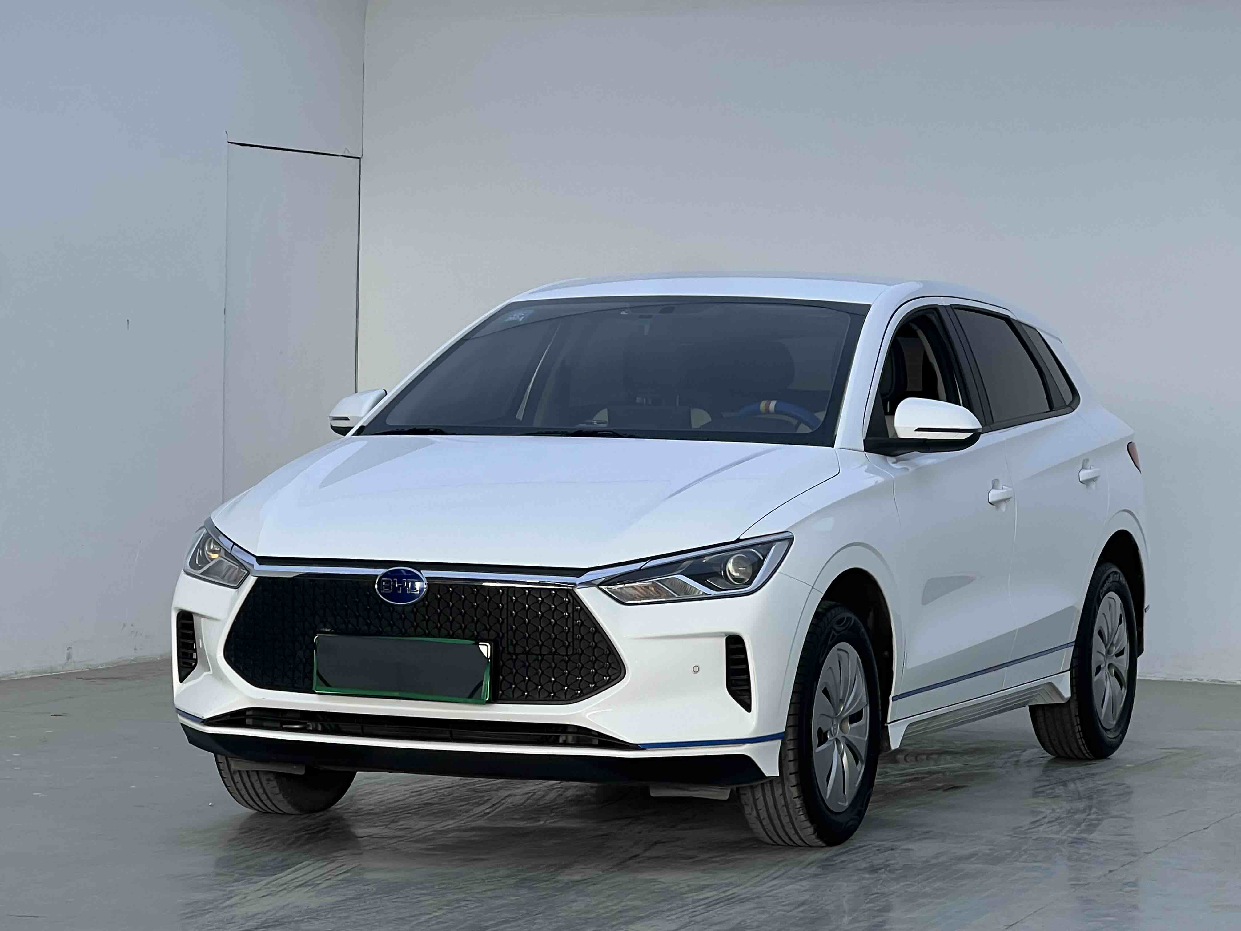 BYD e2 2022 صورة سيارة 