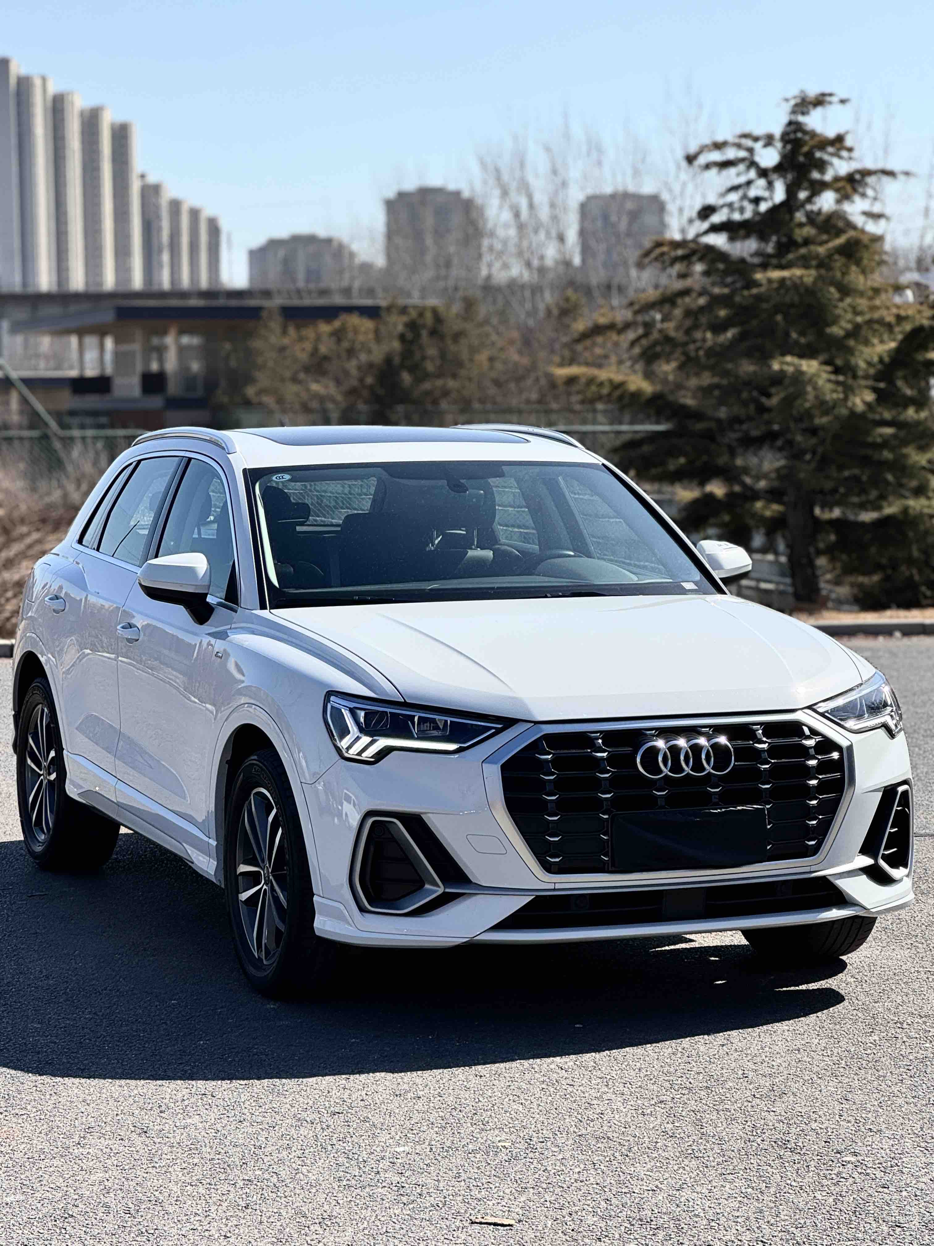 Audi Q3 2023 car image 