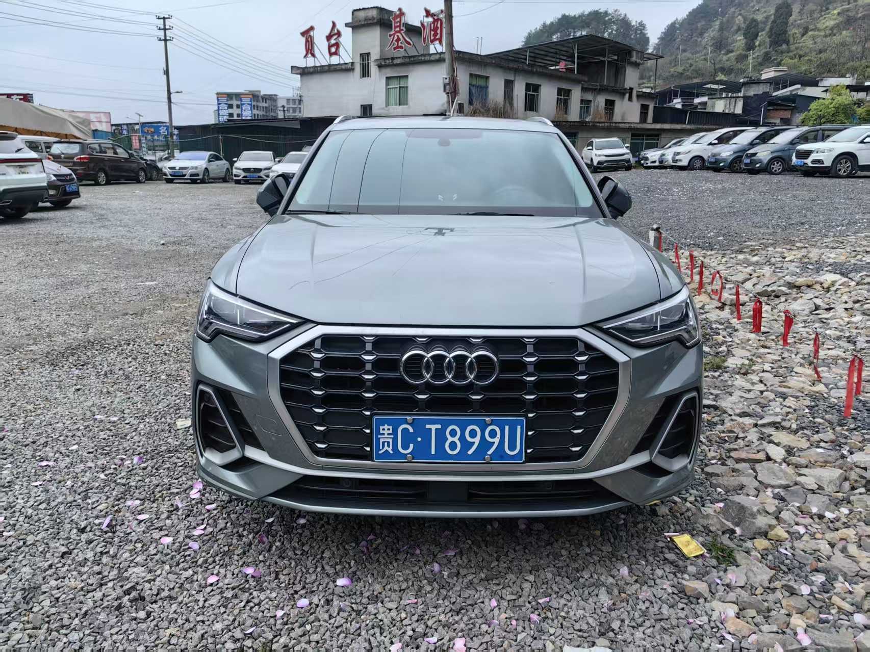 Audi Q3 2021 car image 