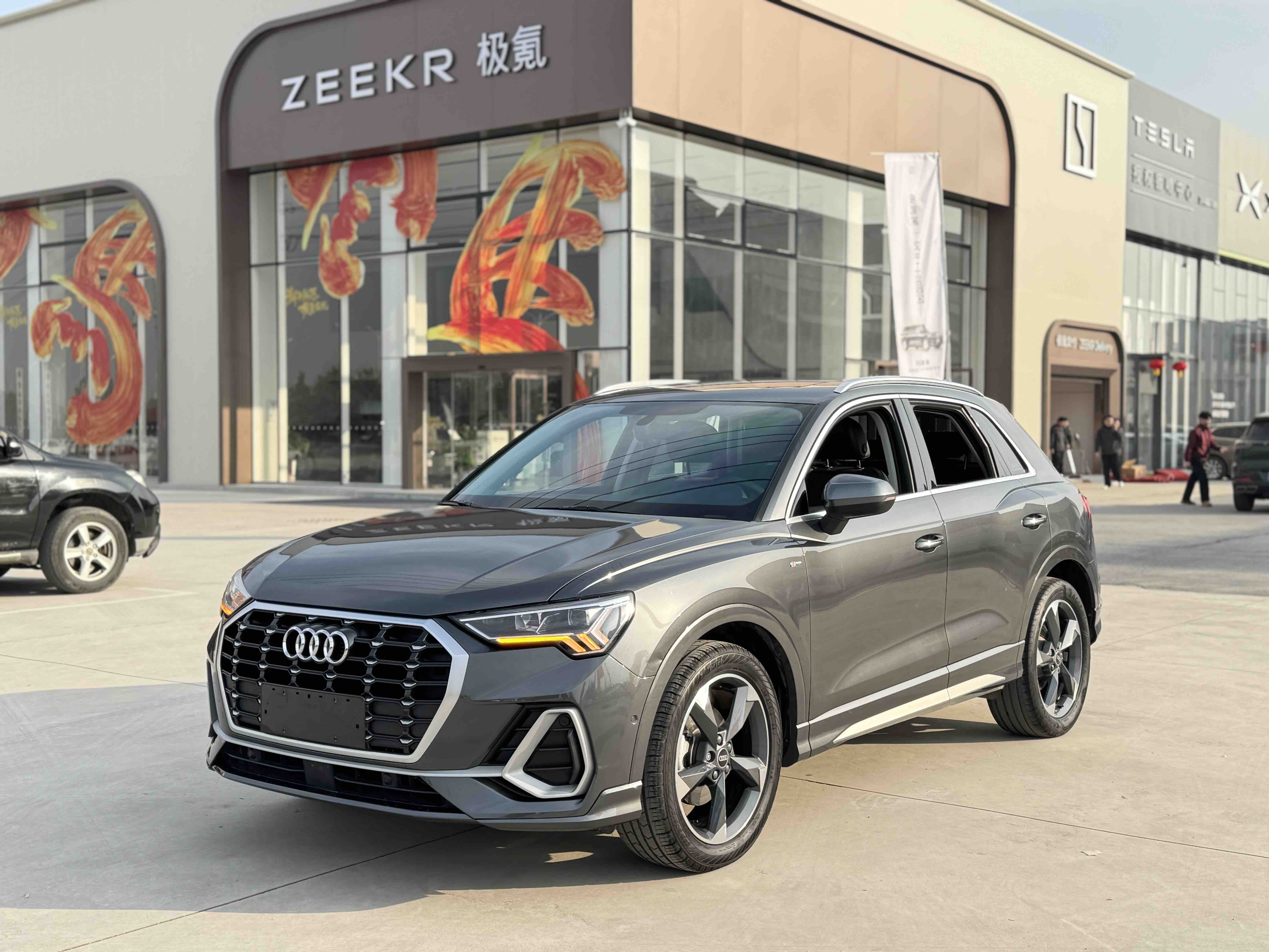 Audi Q3 2023 car image 