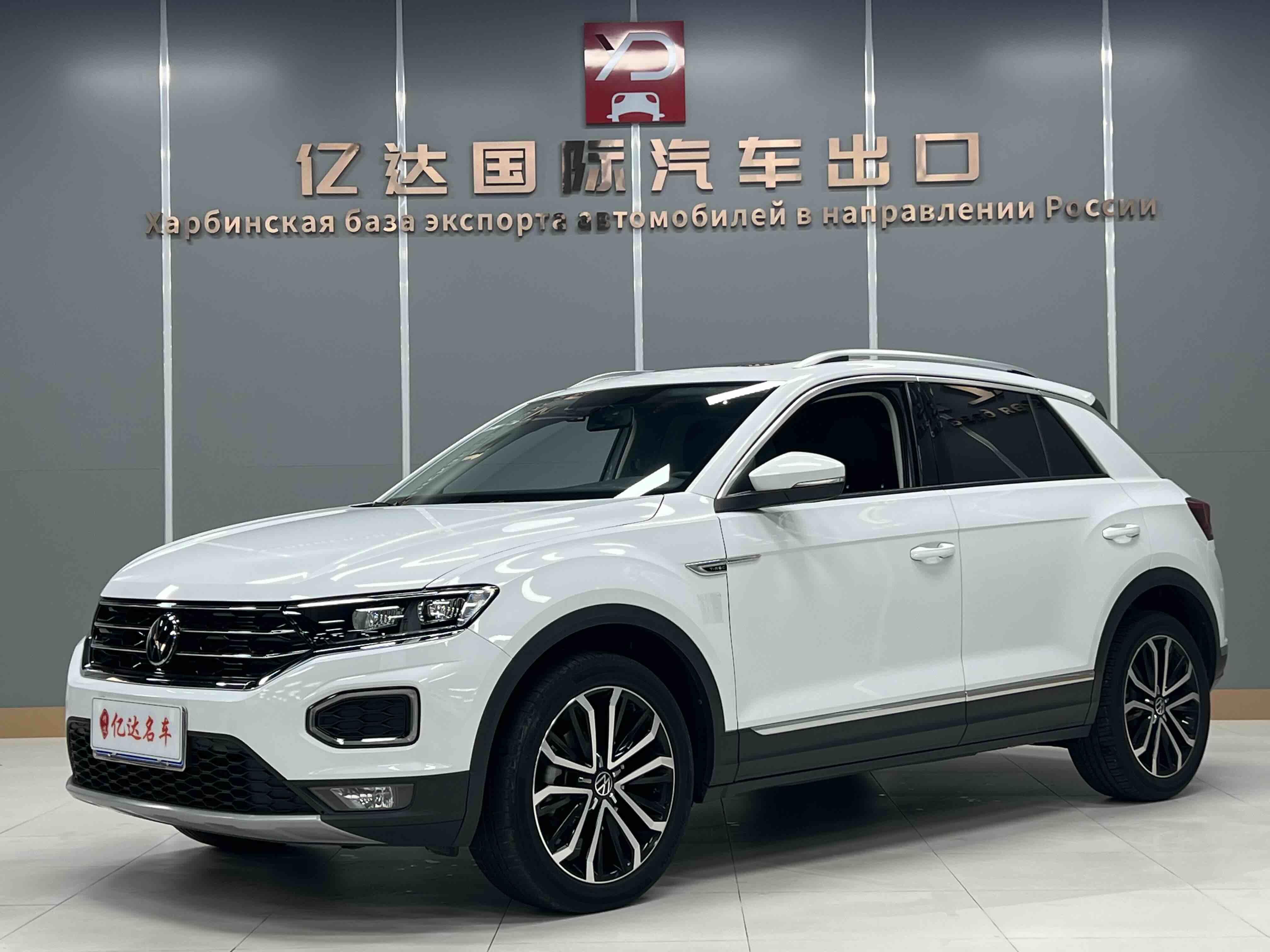 Volkswagen T-Roc 2021 car image 
