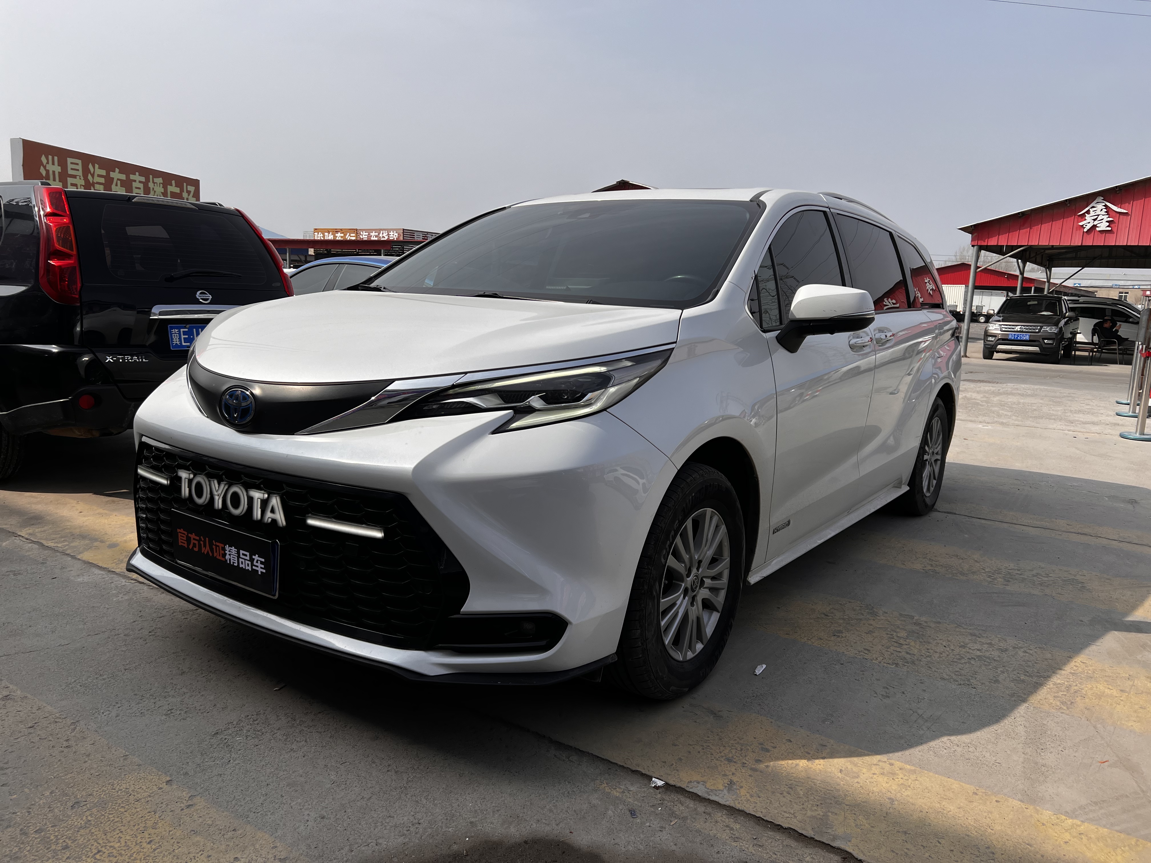 Toyota Sienna 2023 汽车图片 