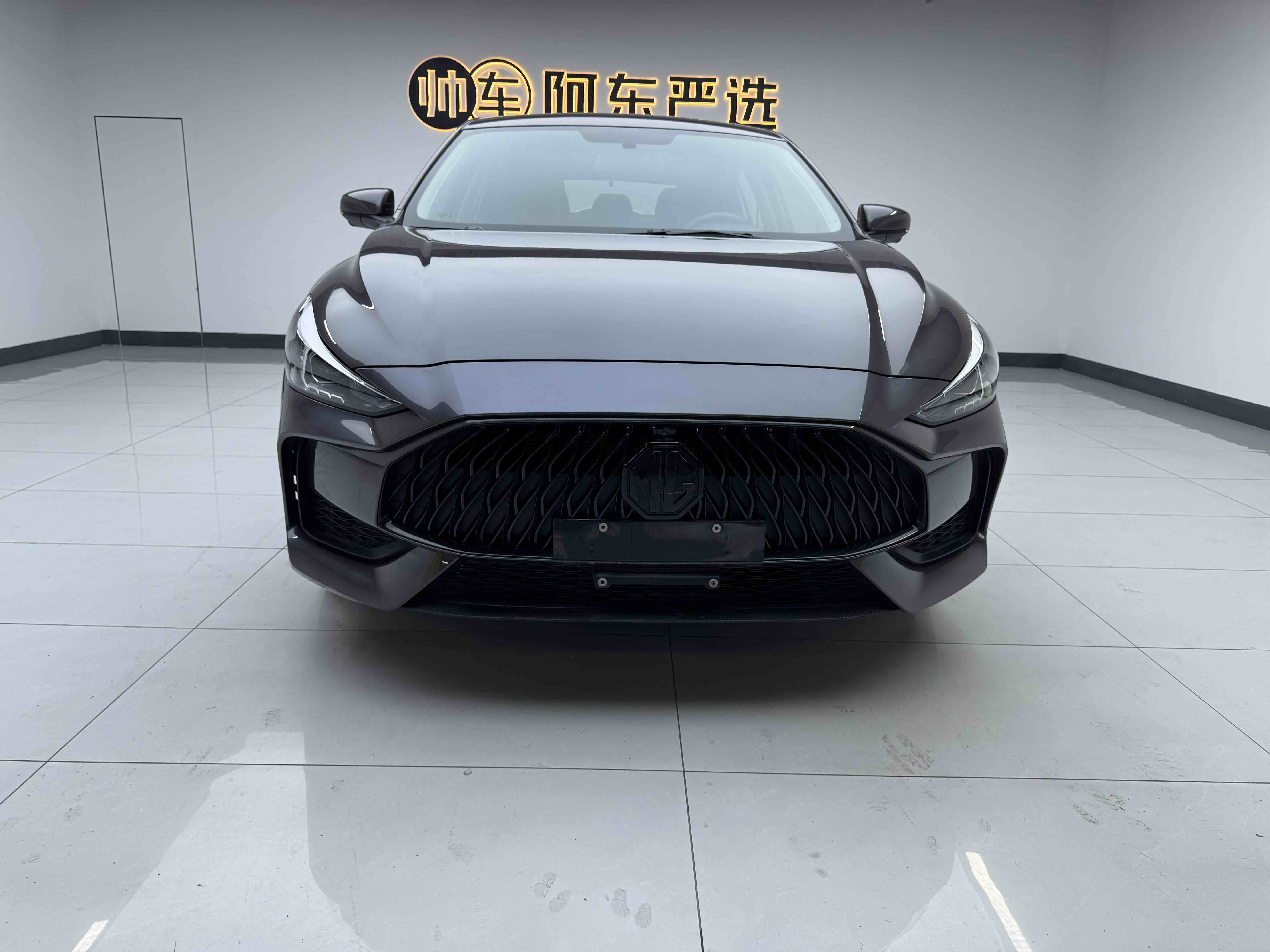 5 2022 5 2022 car image